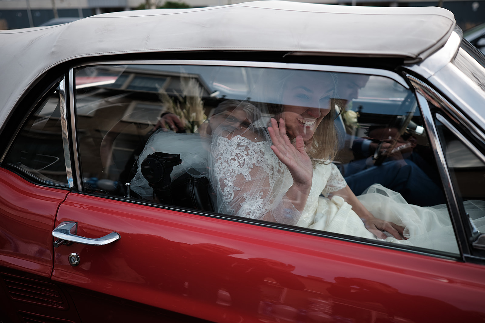 Wendy en Gerrold's onvergetelijke huwelijksdag: de betoverende bruidsfotografie van Stefan Segers bij Kasteel Buitenplaa