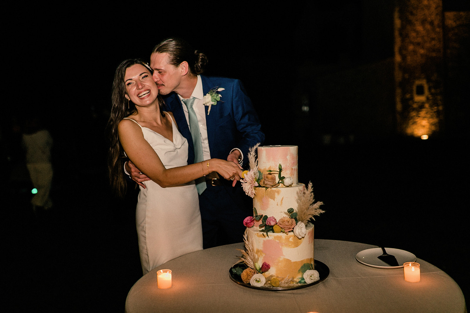 A bride and groom cutting their wedding cake made by Soraya Sweet Mama bakery based in Barcelona