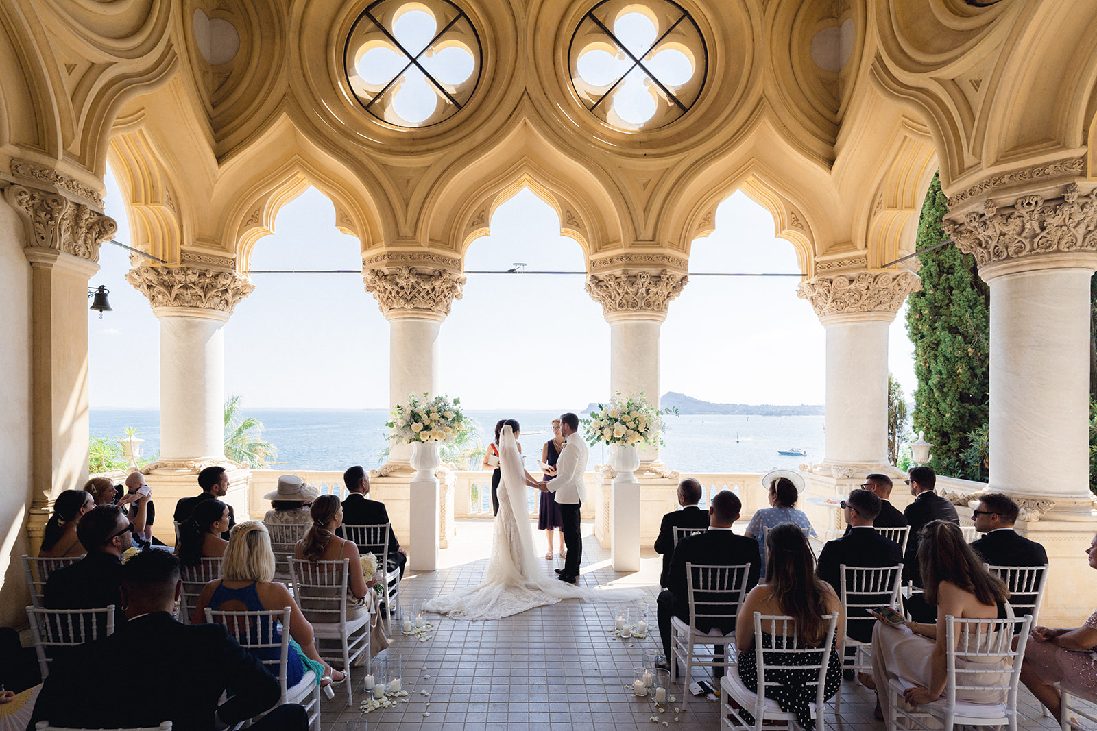 Symbolic wedding ceremony under the loggia of Isola del Garda