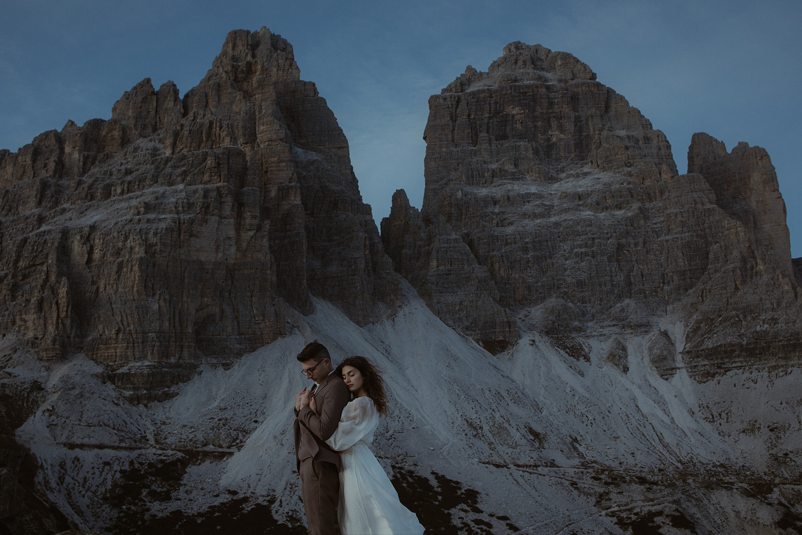 Romantic photoshoot in Dolomites, at Tre Cime