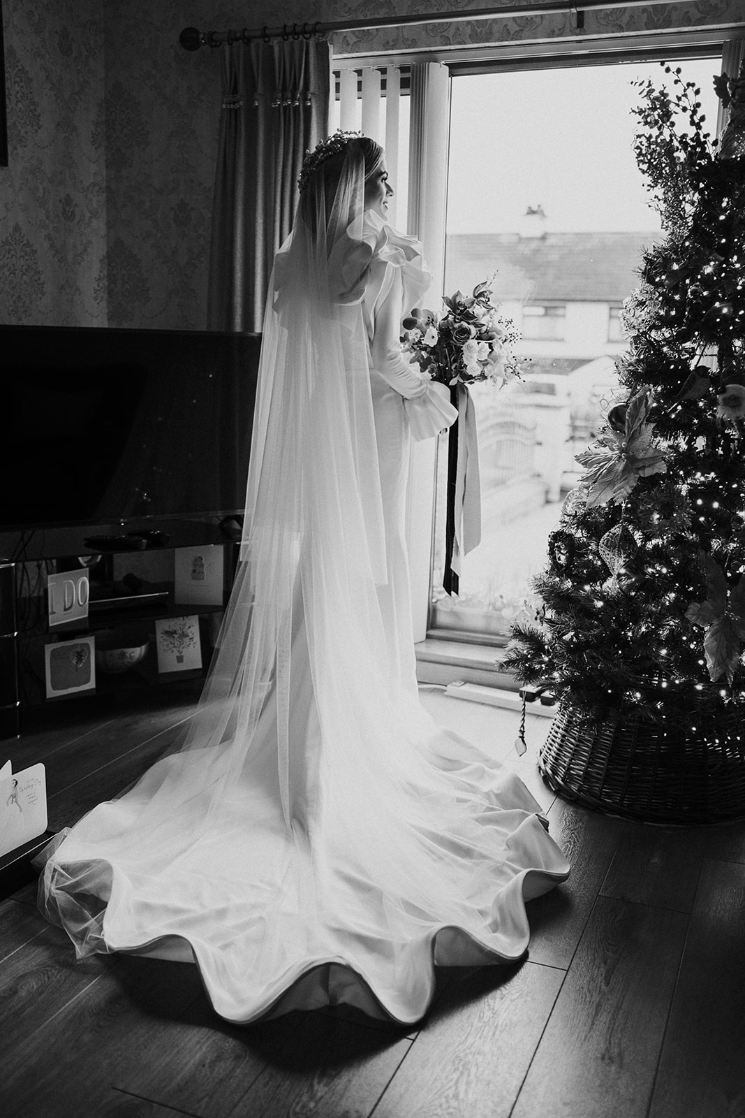 bridal reveal wedding morning, una rodden, emma beaumont atelier, bradley henderson photography, boujee wedding
