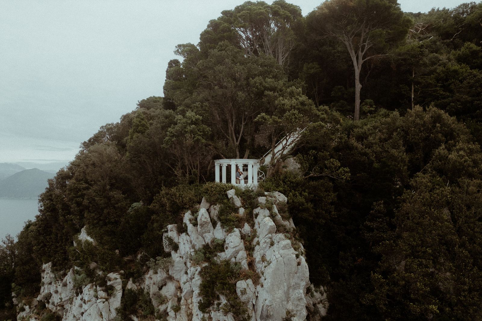 Drone footage of bride and groom at a wedding in Capri 