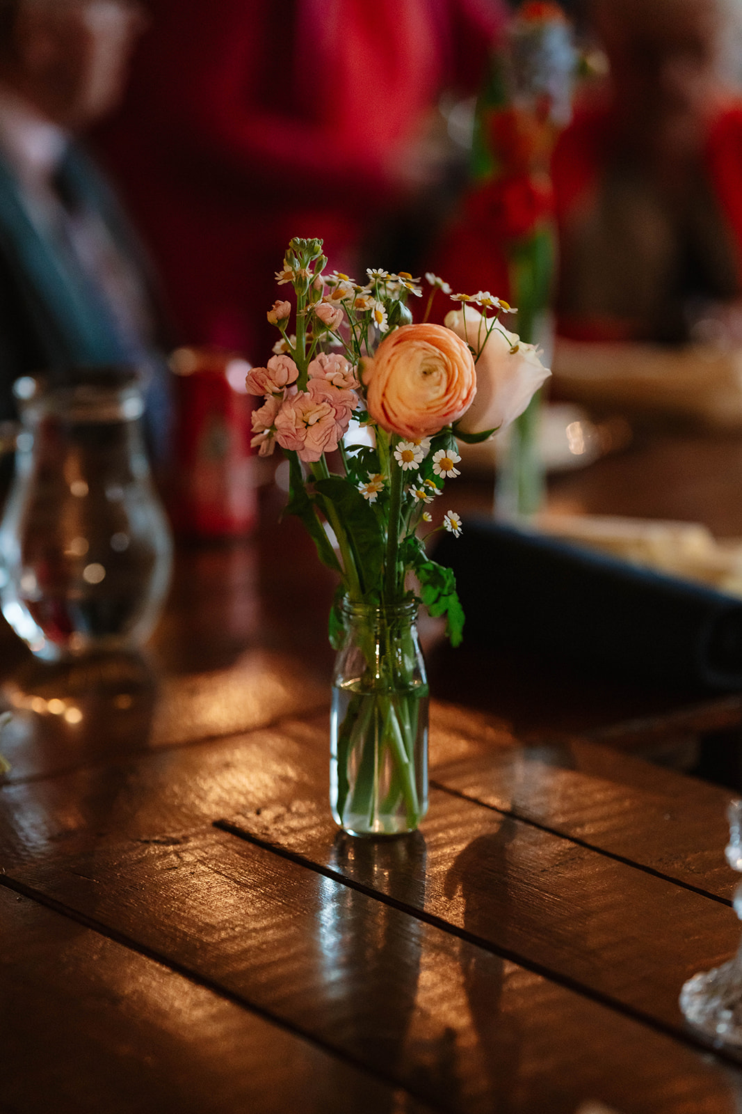 Zara Davis Wedding Photography Moor Farm Moreton Valance Gloucestershire Cotswolds table flowers