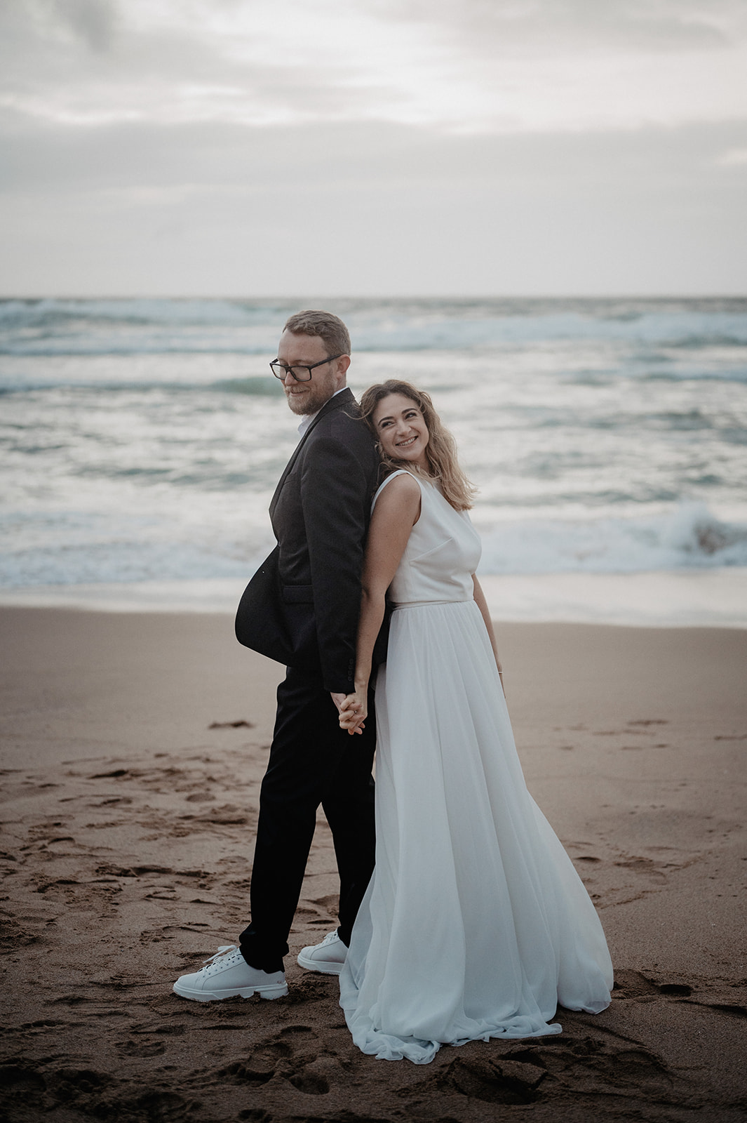 Brautpaar am Strand von Portugal