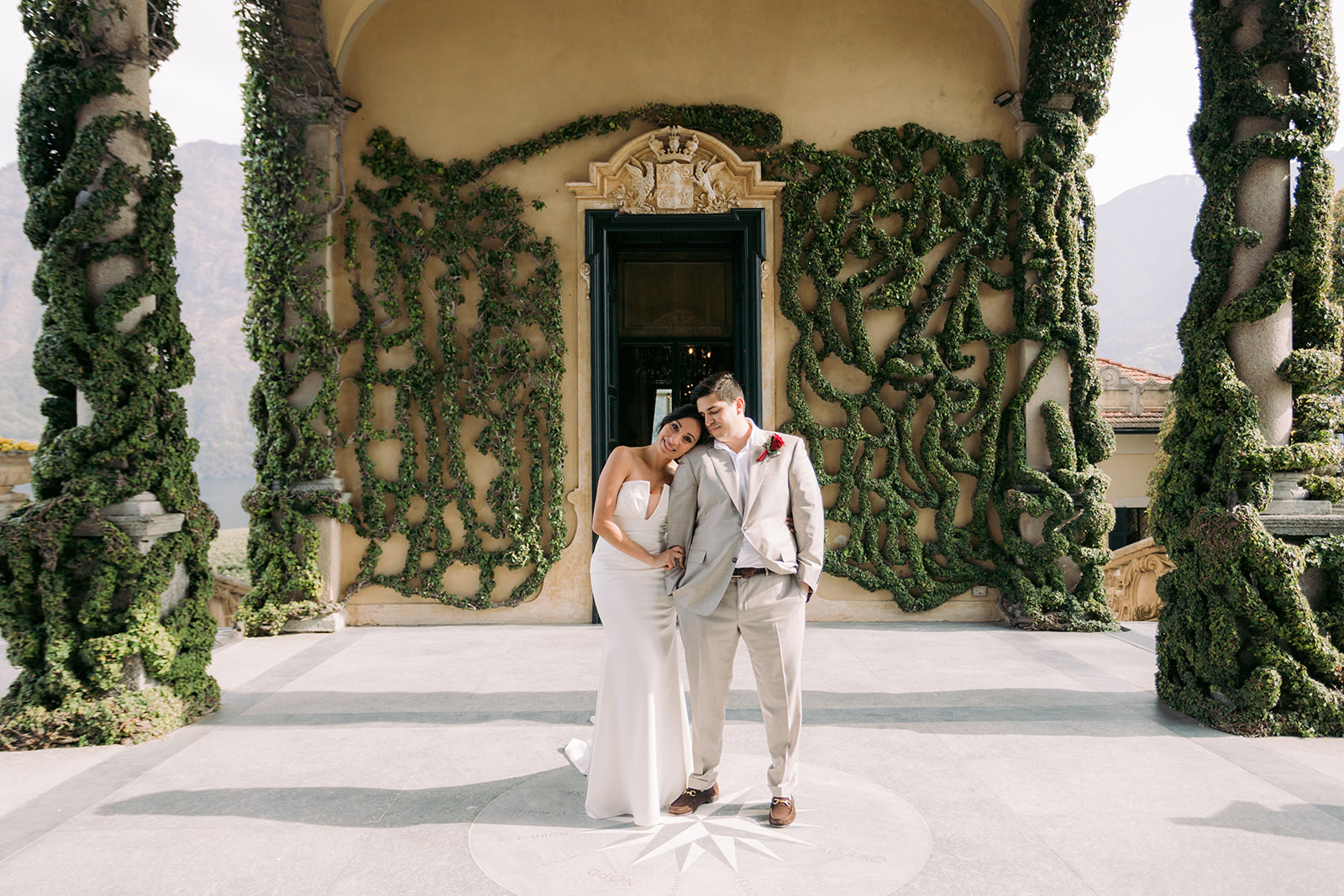 Couple at loggia Villa del Balbianello