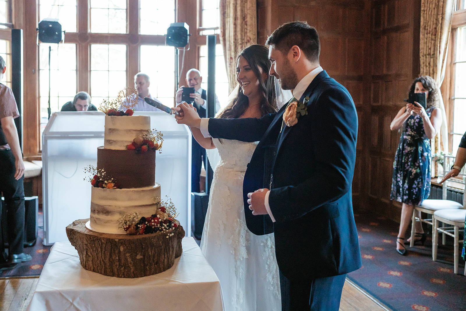 Dumbleton Hall Zara Davis Wedding Photography Worcestershire Gloucestershire Cotswolds cake cut