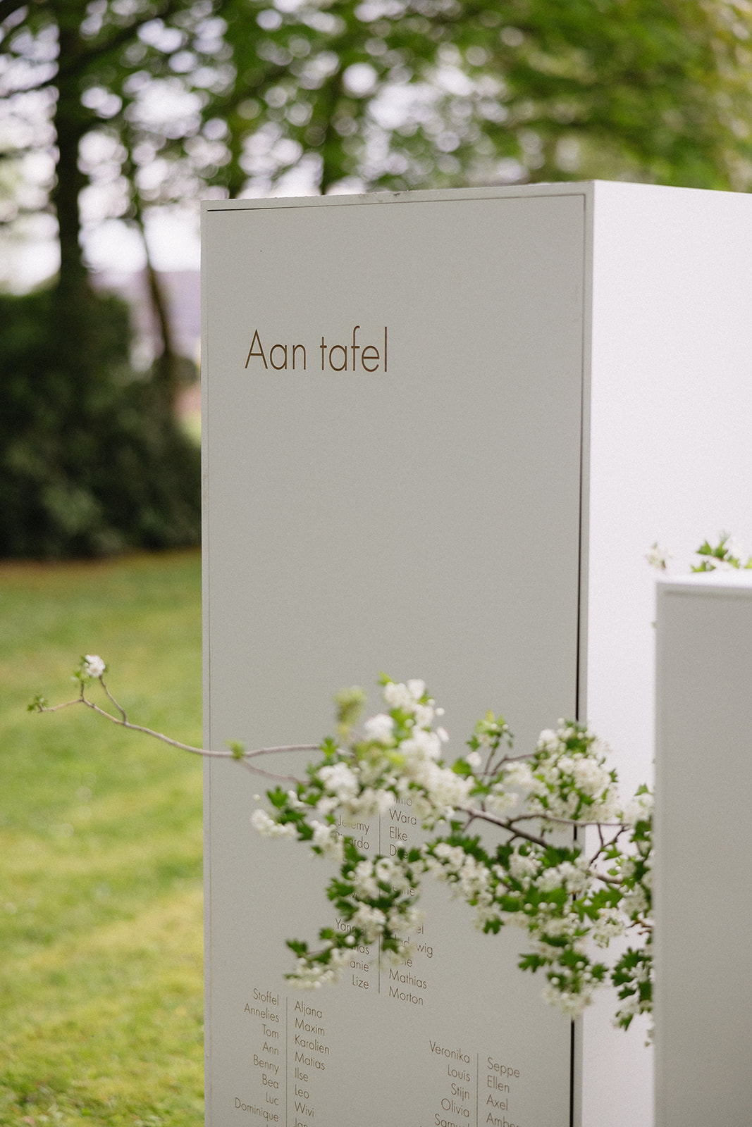 Beautifully designed wedding signage adding a touch of sophistication