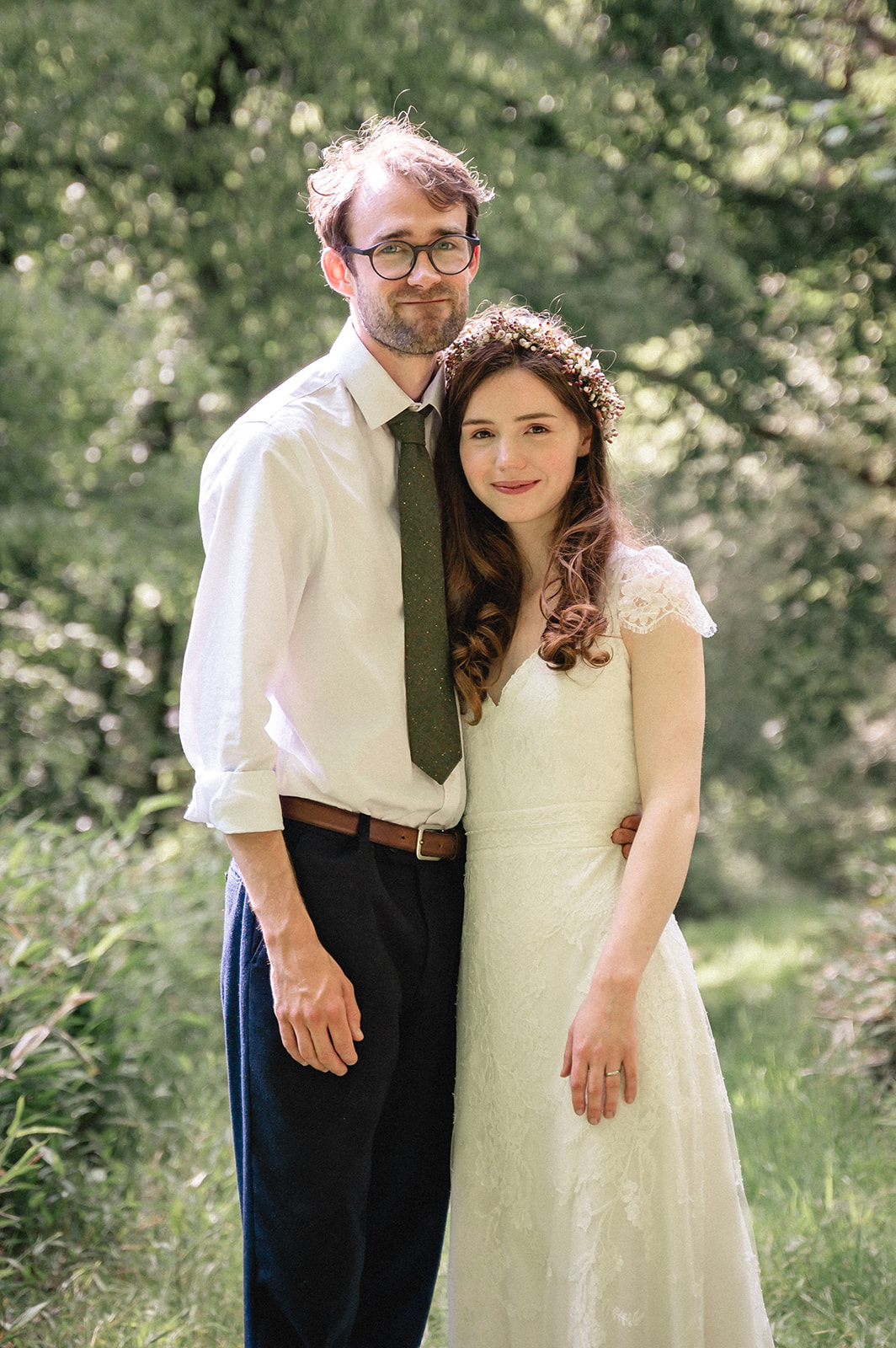 Romantic portrait of Eleanor & Hartley at the Organ House at St. Paul's Walden Bury 