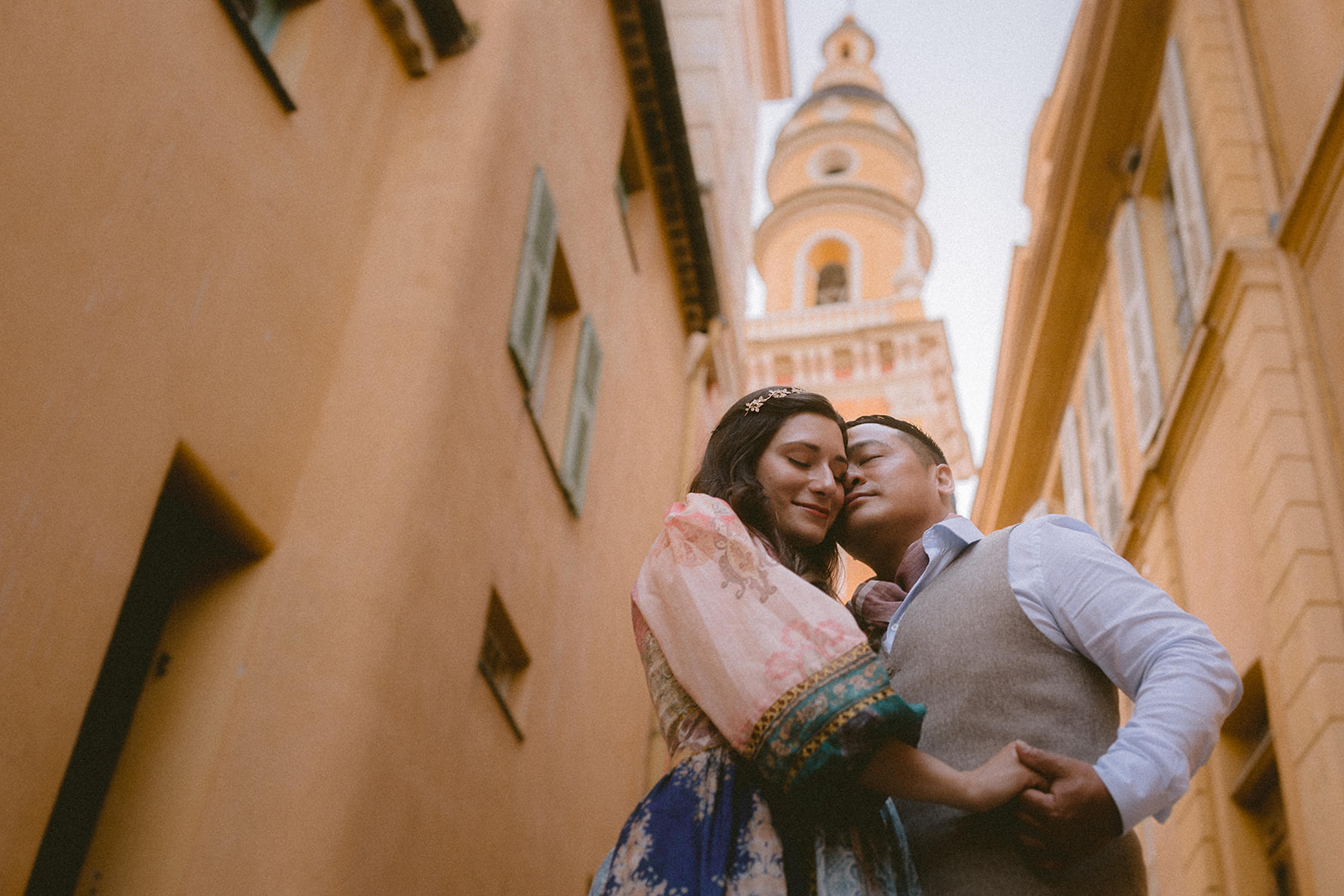 a cinematic and romantic couple photo shoot in the streets of menton