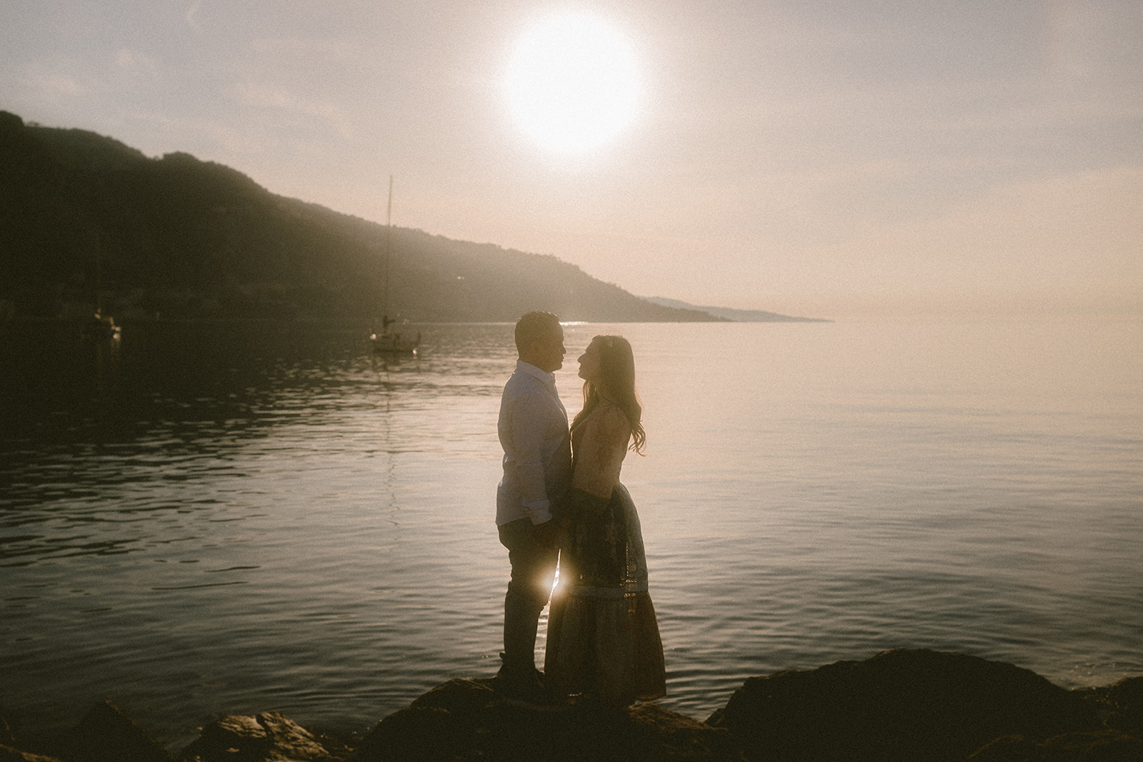 a romantic and cinematic couple photo session on the french riviera near menton beach