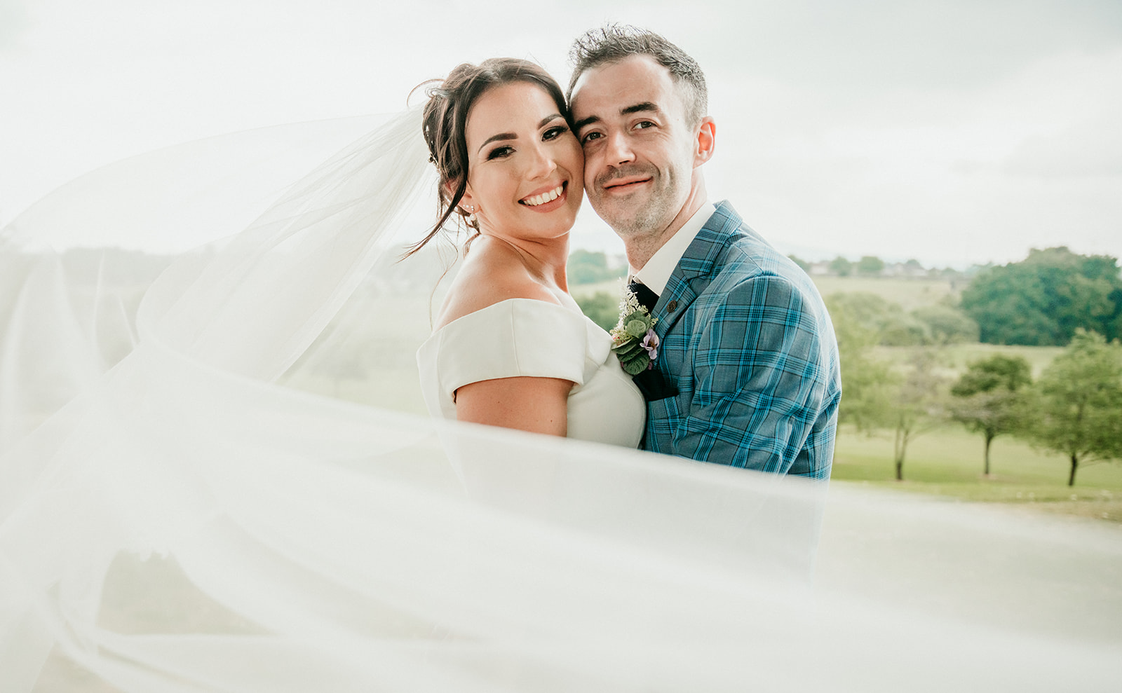 Naomi & Christy's wedding day at the roe park resort in Limavady