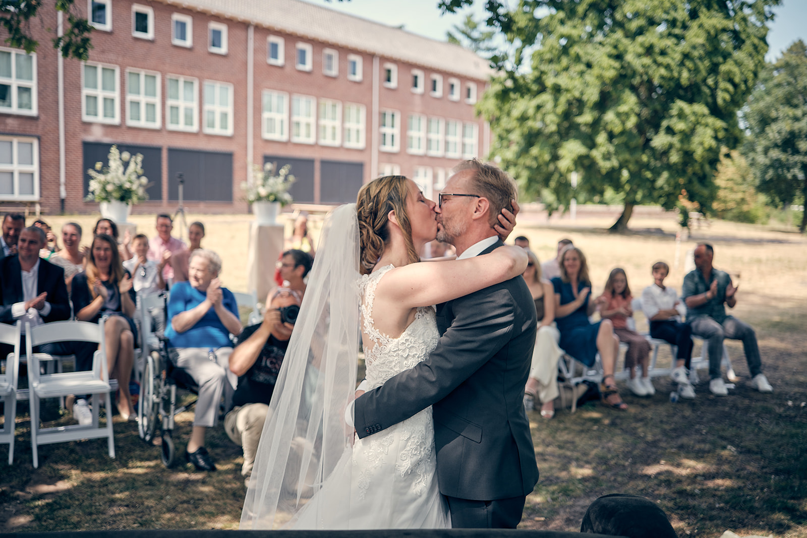Trouwshoot bruidsfotografie Hotel Fletcher Deurne met Mike en Ilja - ceremonie