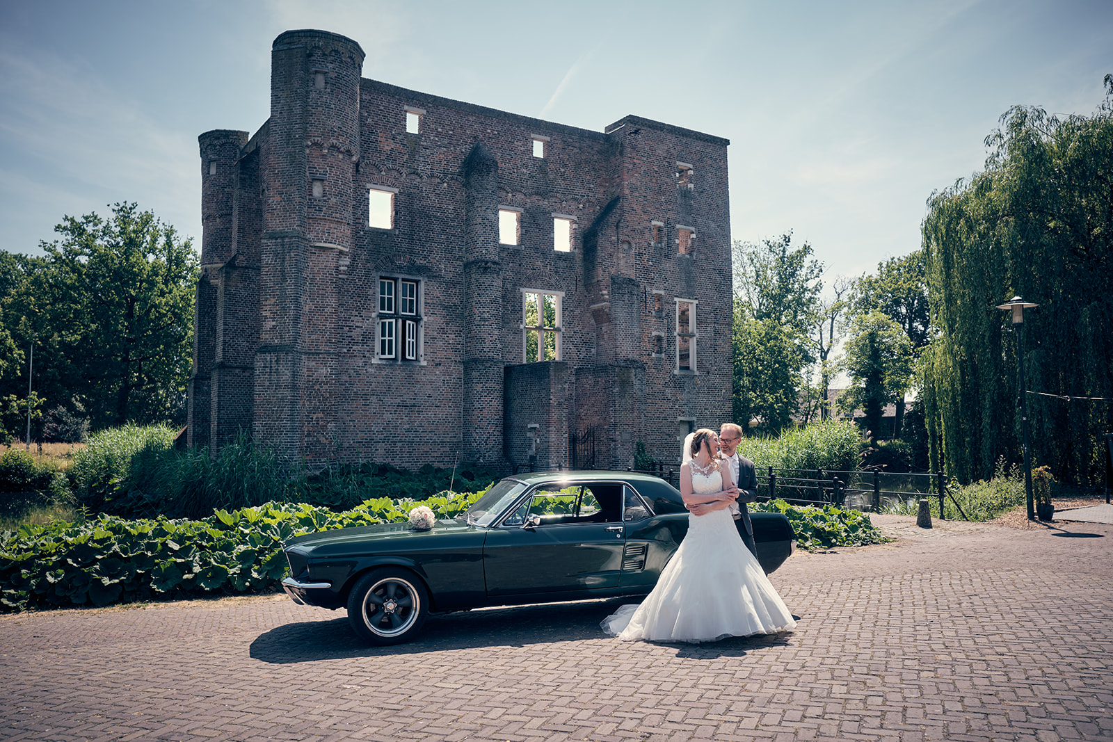 Trouwshoot bruidsfotografie Hotel Fletcher Deurne met Mike en Ilja - kasteel Deurne