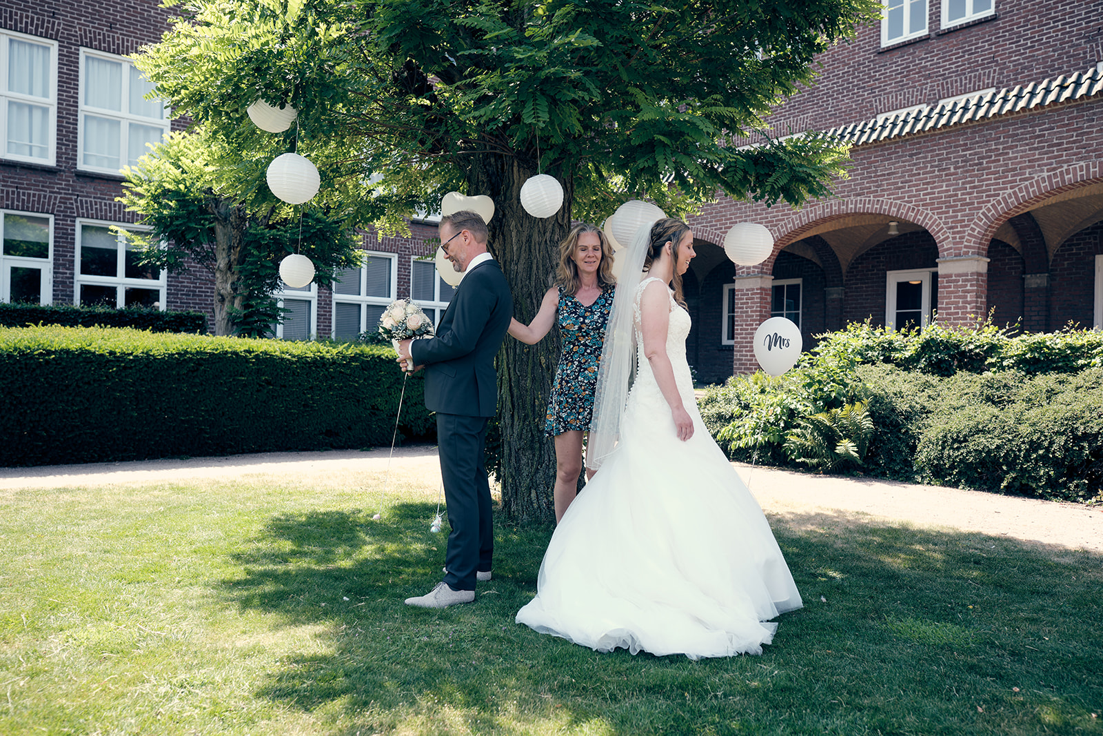 Trouwshoot bruidsfotografie Hotel Fletcher Deurne met Mike en Ilja - 