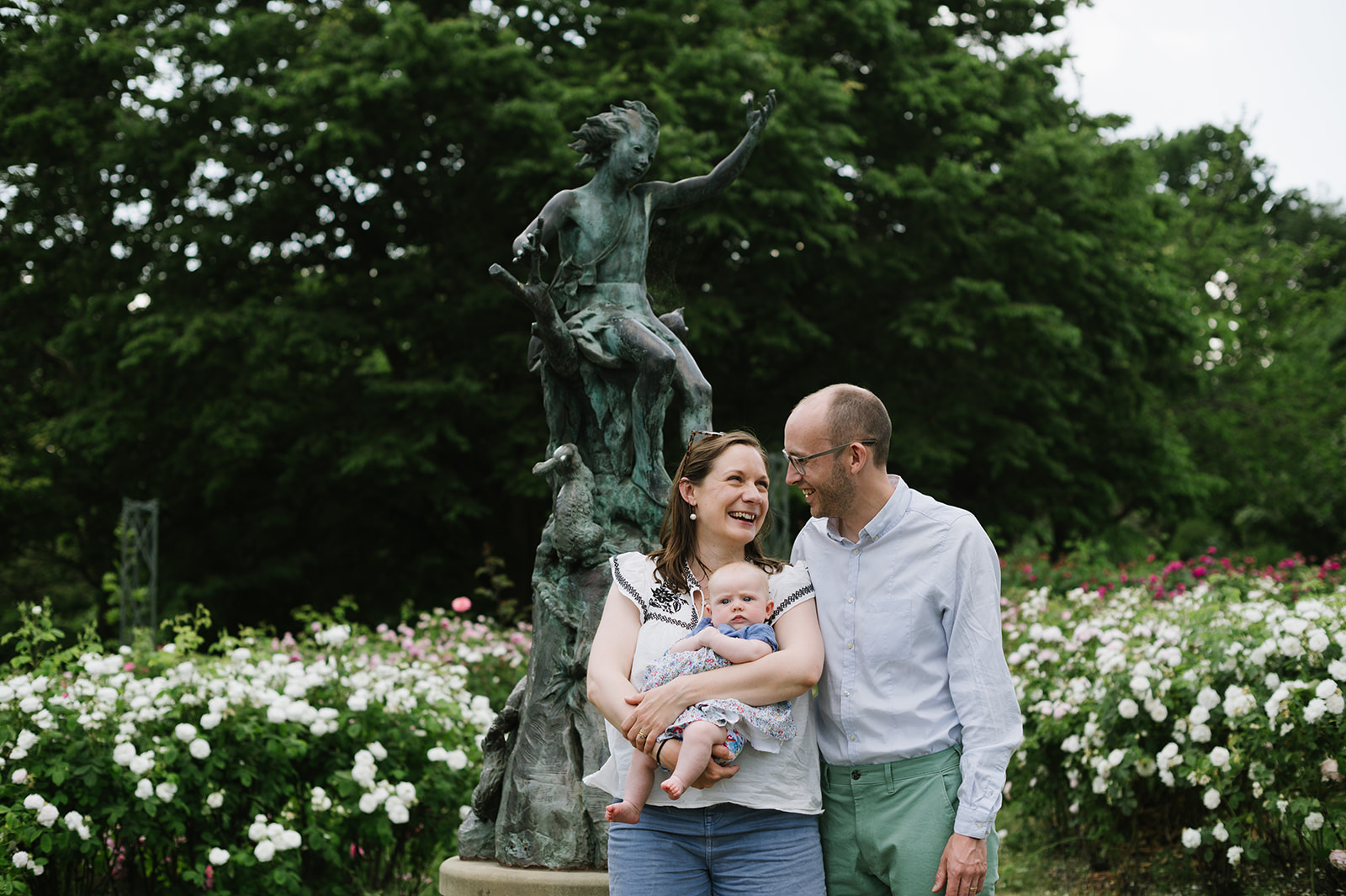 relaxed family photos in Sheffield Botanical Gardens