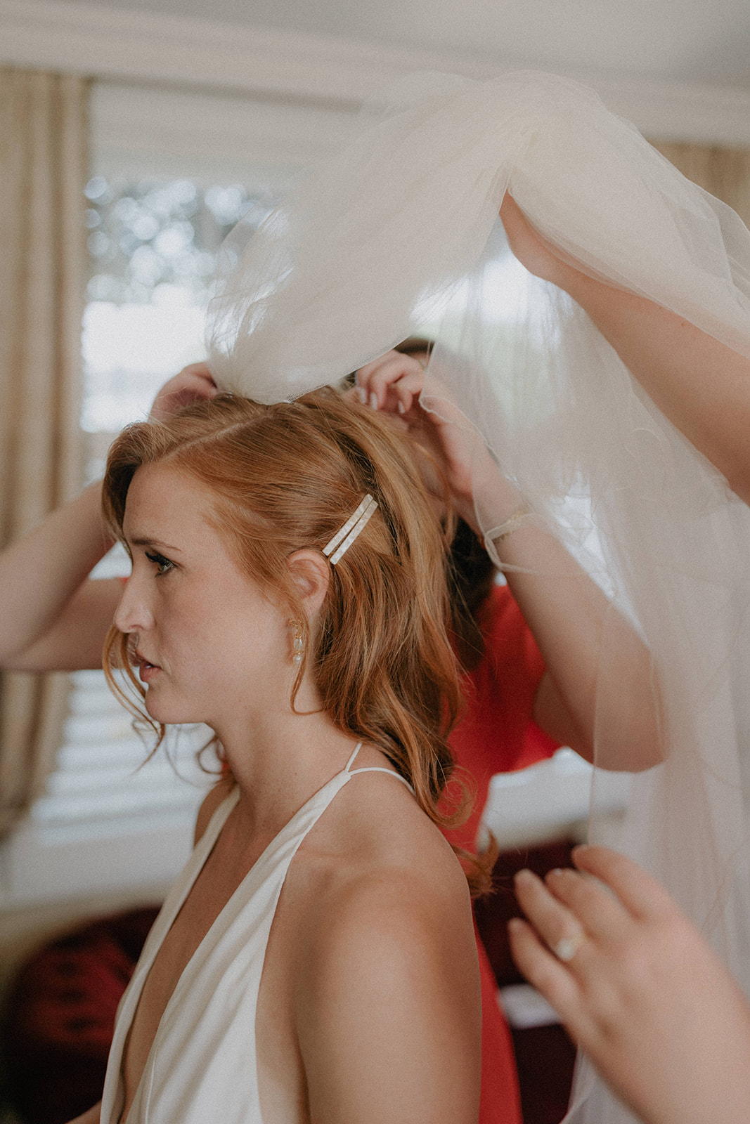 bride with pearl hair clips