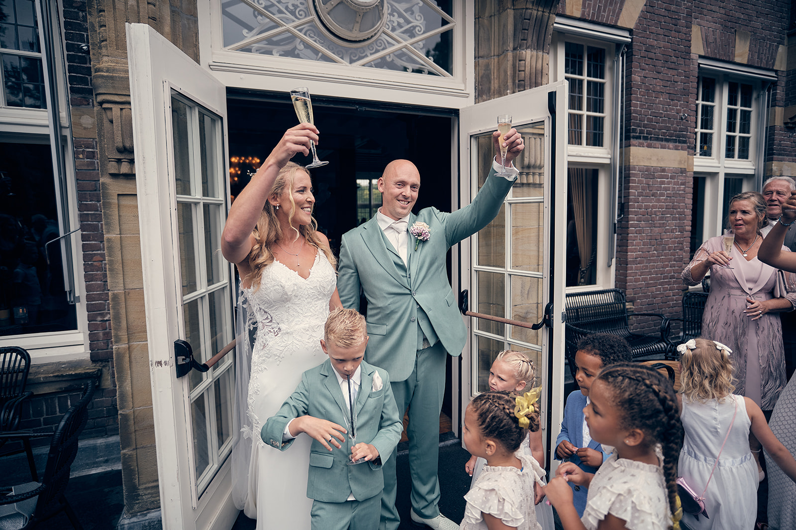 Trouwfotograaf Kasteel Hooge Vuursche in Baarn - De bruidsfotografie van Dennis en Kim - receptie
