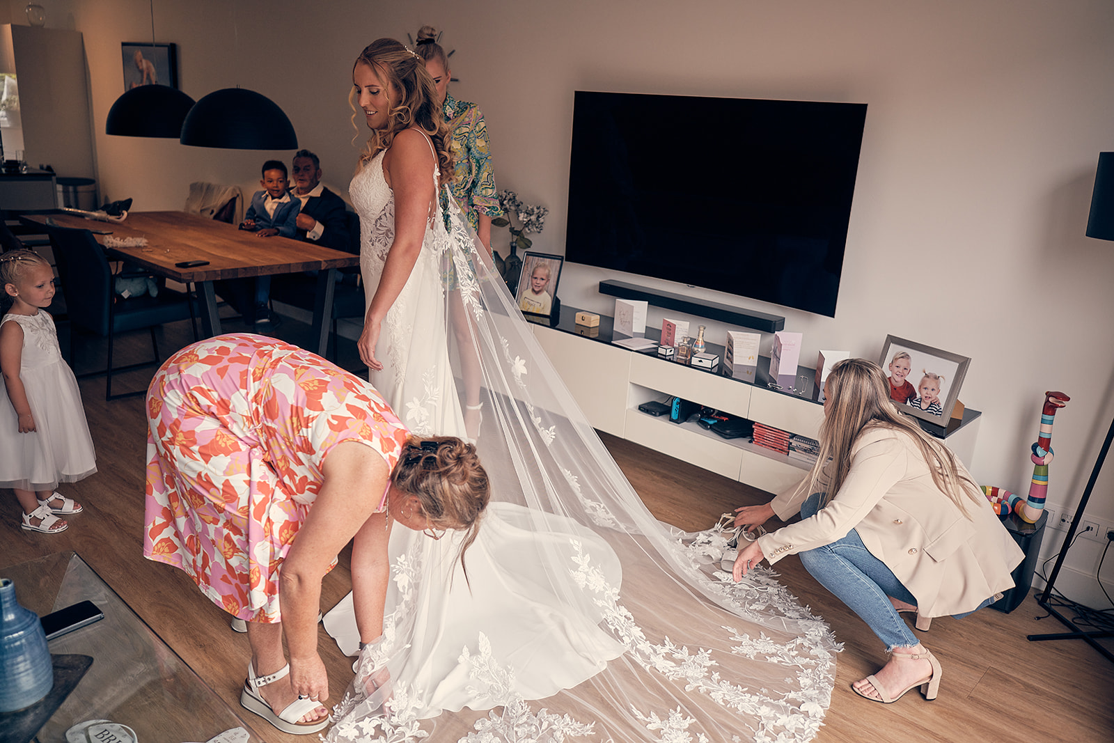 Trouwfotograaf Kasteel Hooge Vuursche in Baarn - De bruidsfotografie van Dennis en Kim - voorbereidingen