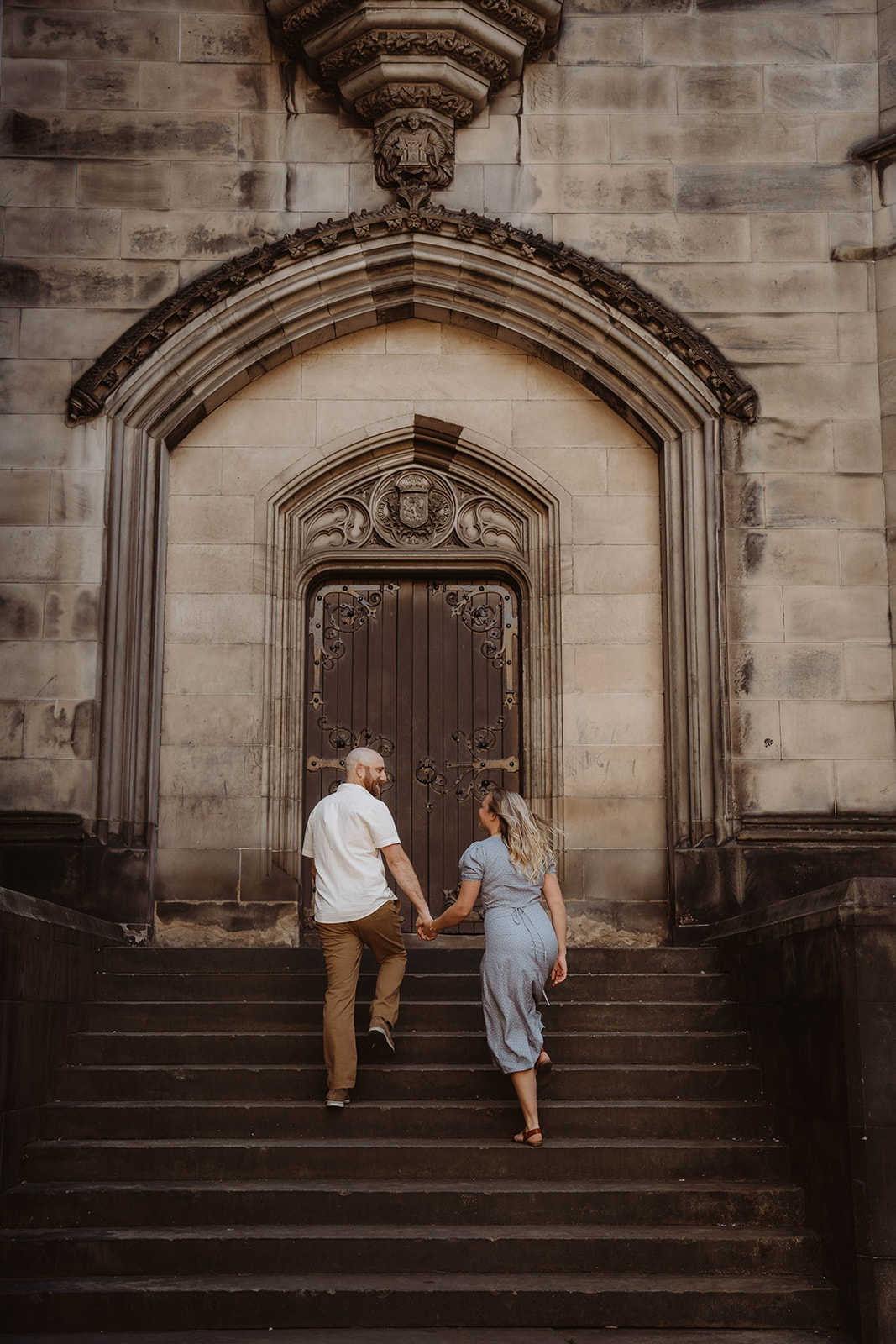 royal mile couples photoshoot edinburgh