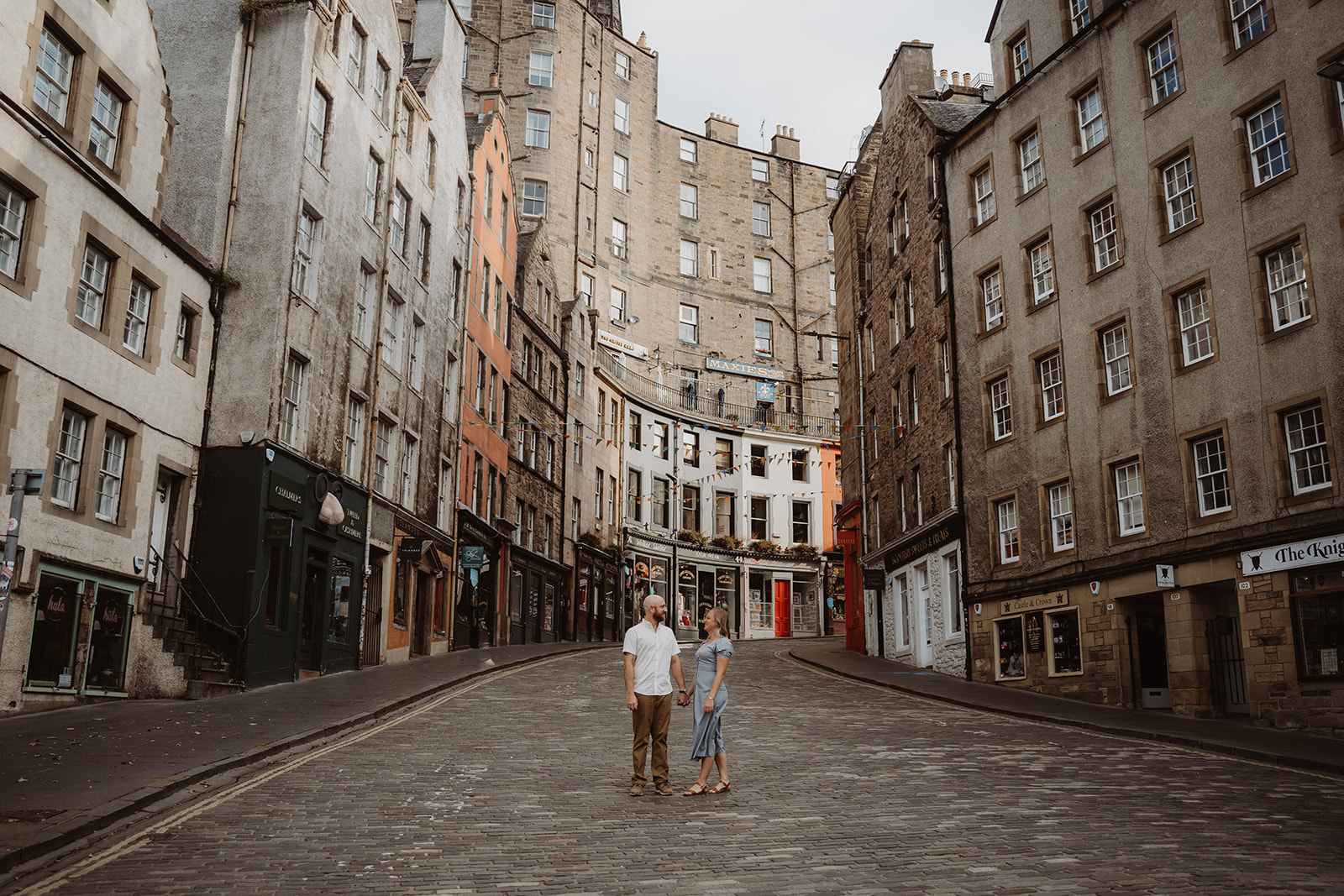 Victoria street Edinburgh couples photoshoot