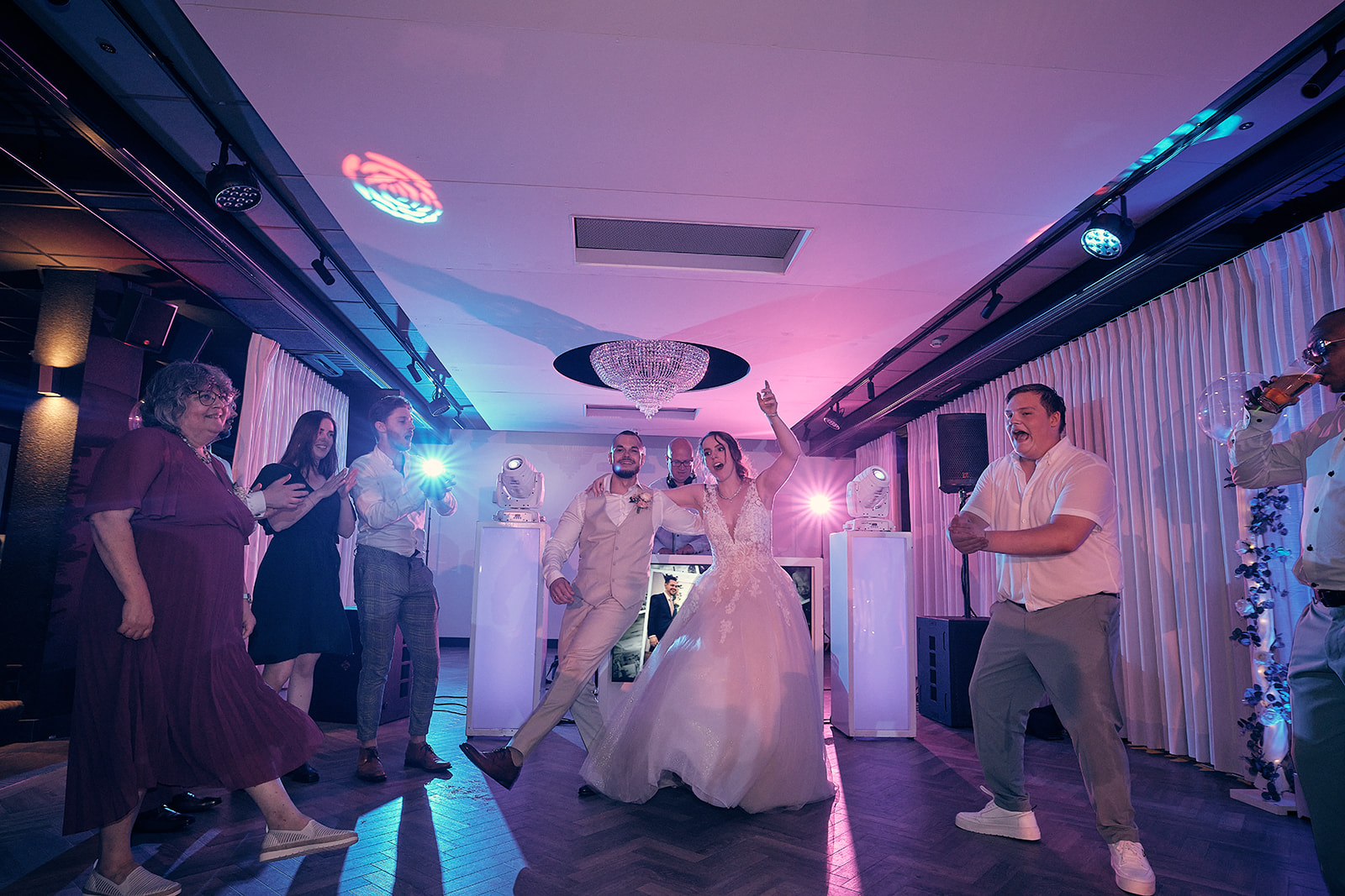 trouwrerportage Wendy en Robin - Het Wapen van Zoetermeer - trouwfotograaf Stefan Segers - party feest fotografie