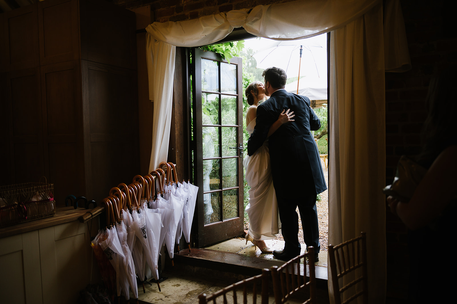 a rainy wedding at Chenies Manor