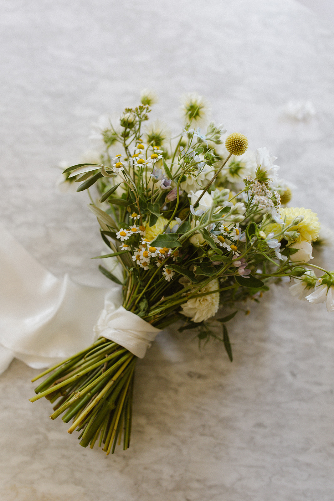 elegant-Bridal-Bouquet-on-Marble-Table