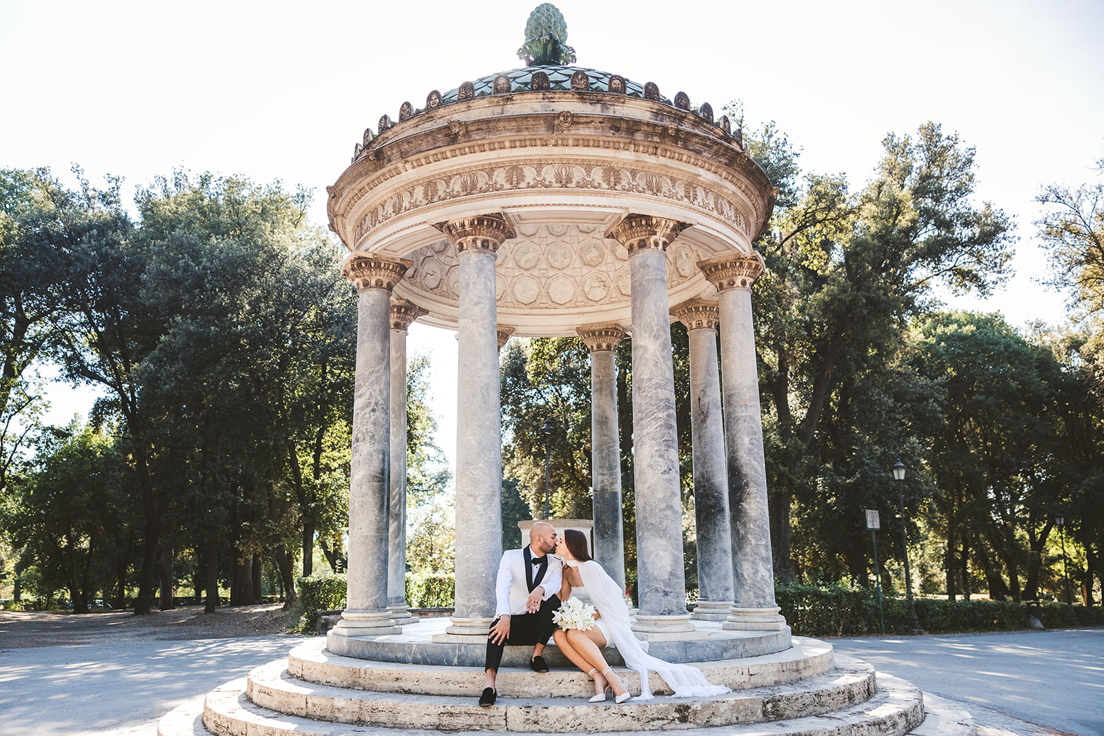 Stylish elopement in Rome