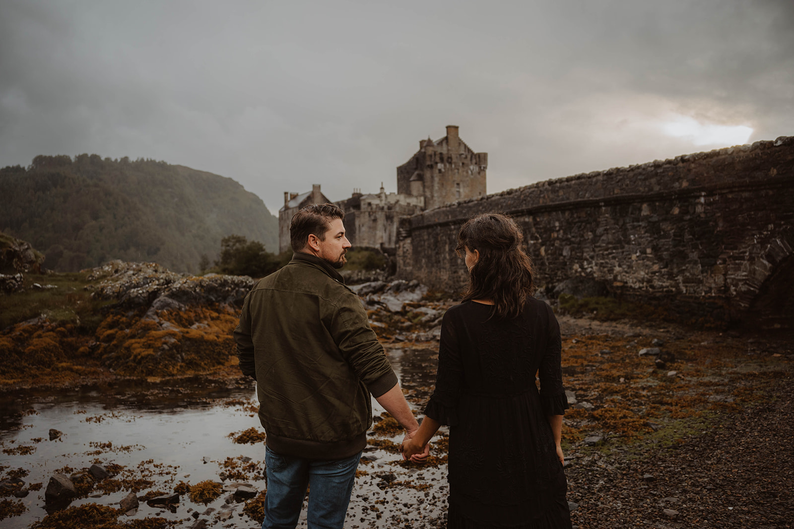 eilean donan castle couples photoshoot