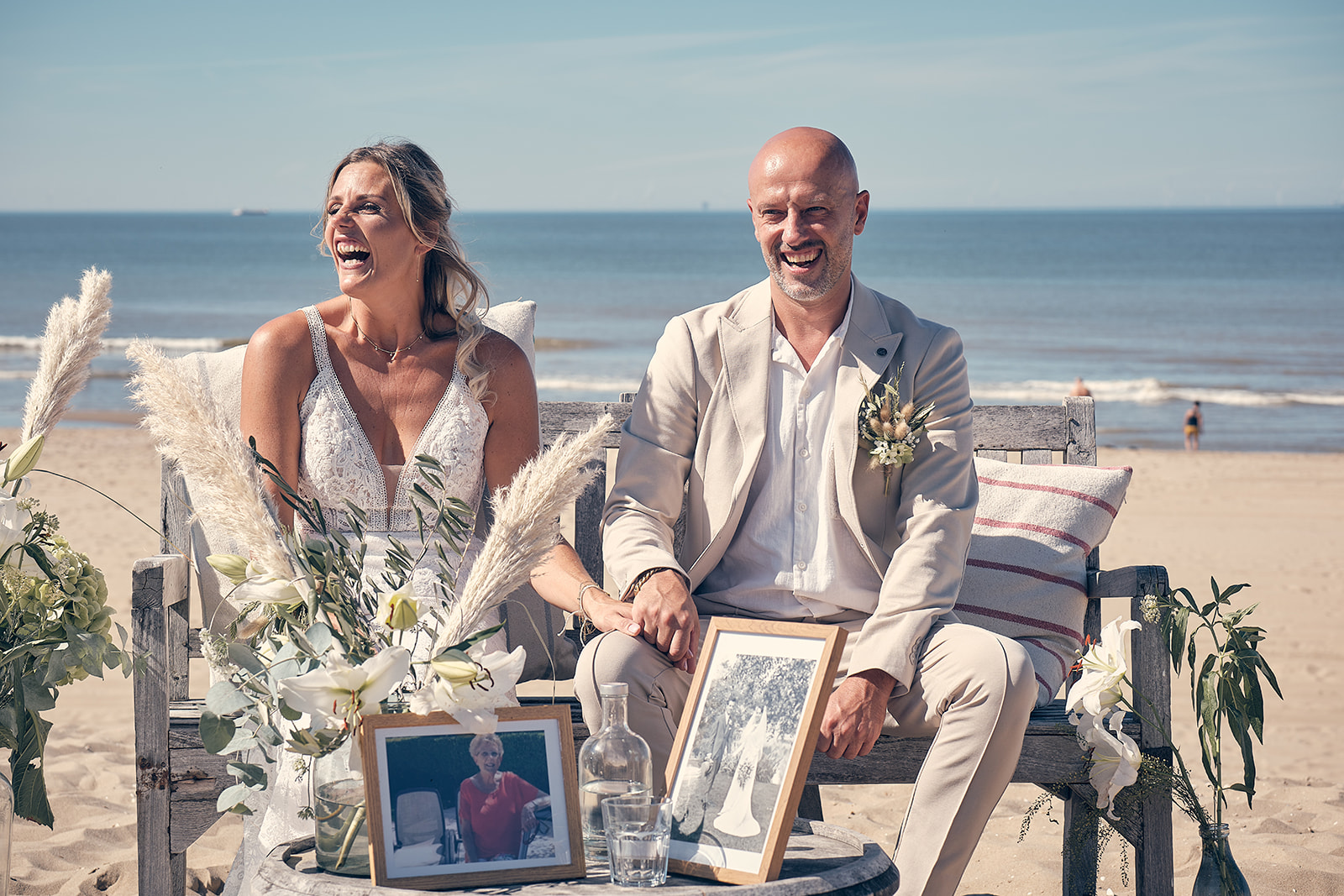trouwfotograaf Scheveningen, bruidsfotografie zonsondergang, strandclub Naturel, Pascal en Jolanda-ceremonie