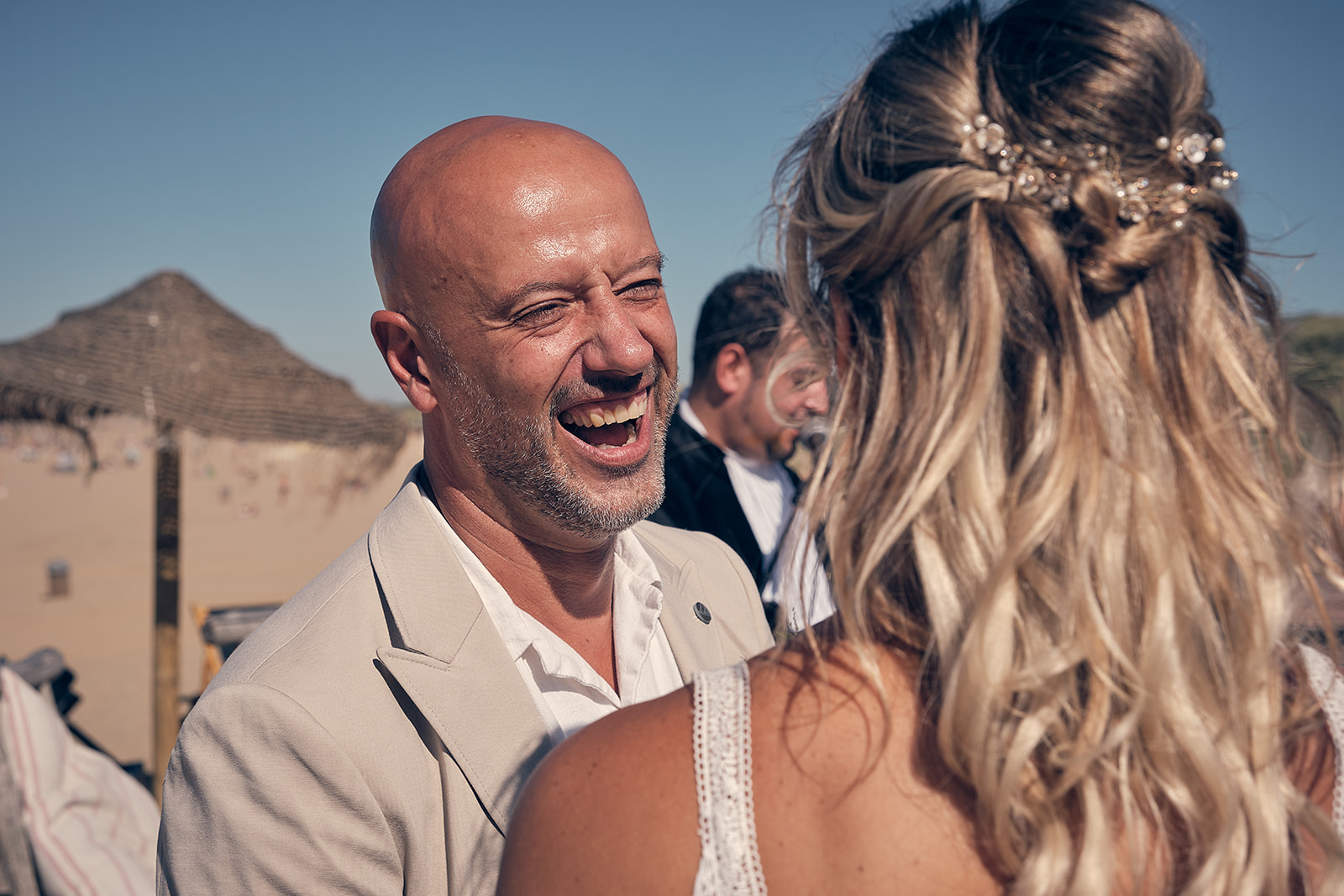 trouwfotograaf Scheveningen, bruidsfotografie zonsondergang, strandclub Naturel, Pascal en Jolanda-ceremonie