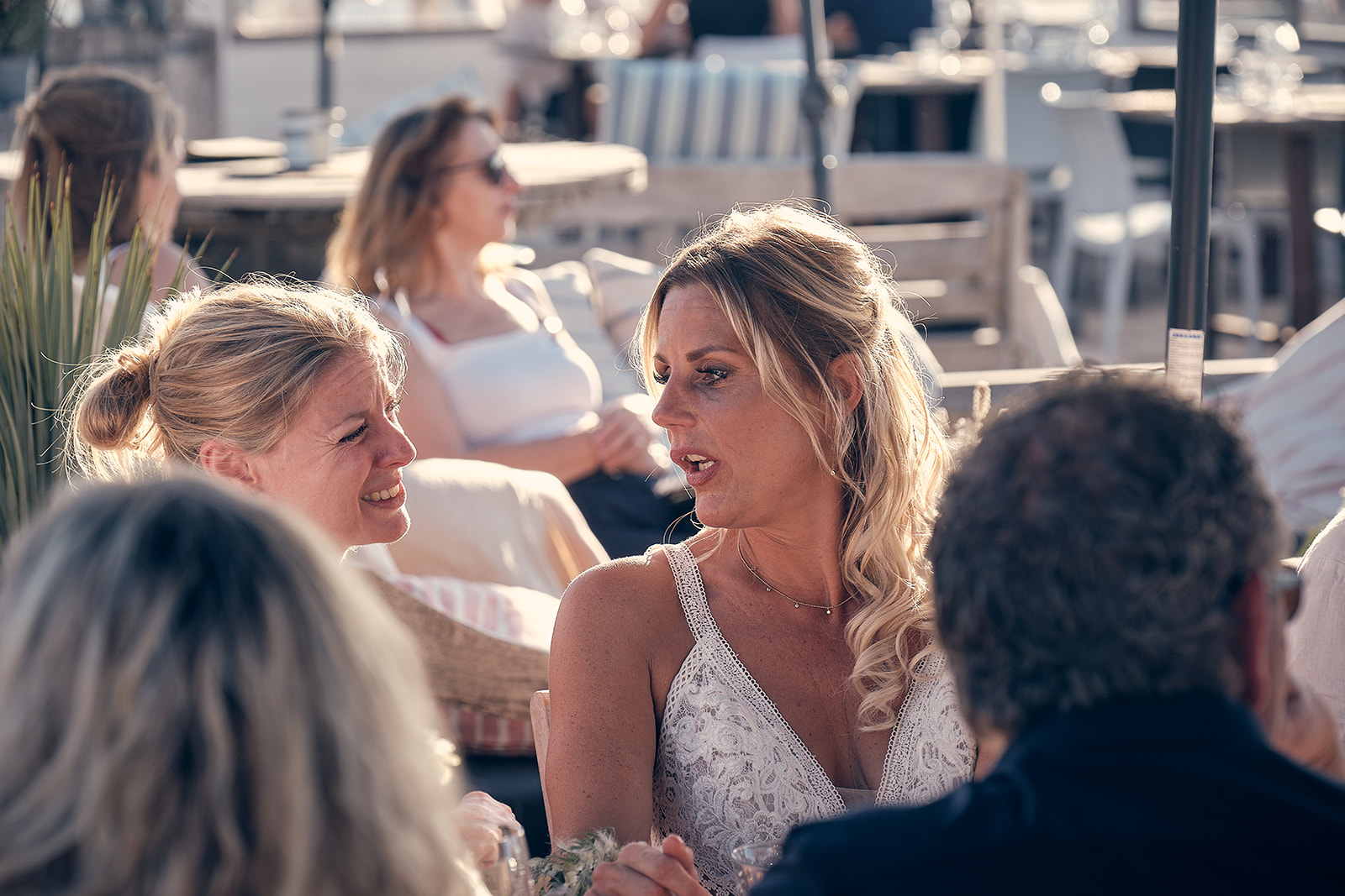 trouwfotograaf Scheveningen, bruidsfotografie zonsondergang, strandclub Naturel, Pascal en Jolanda-diner