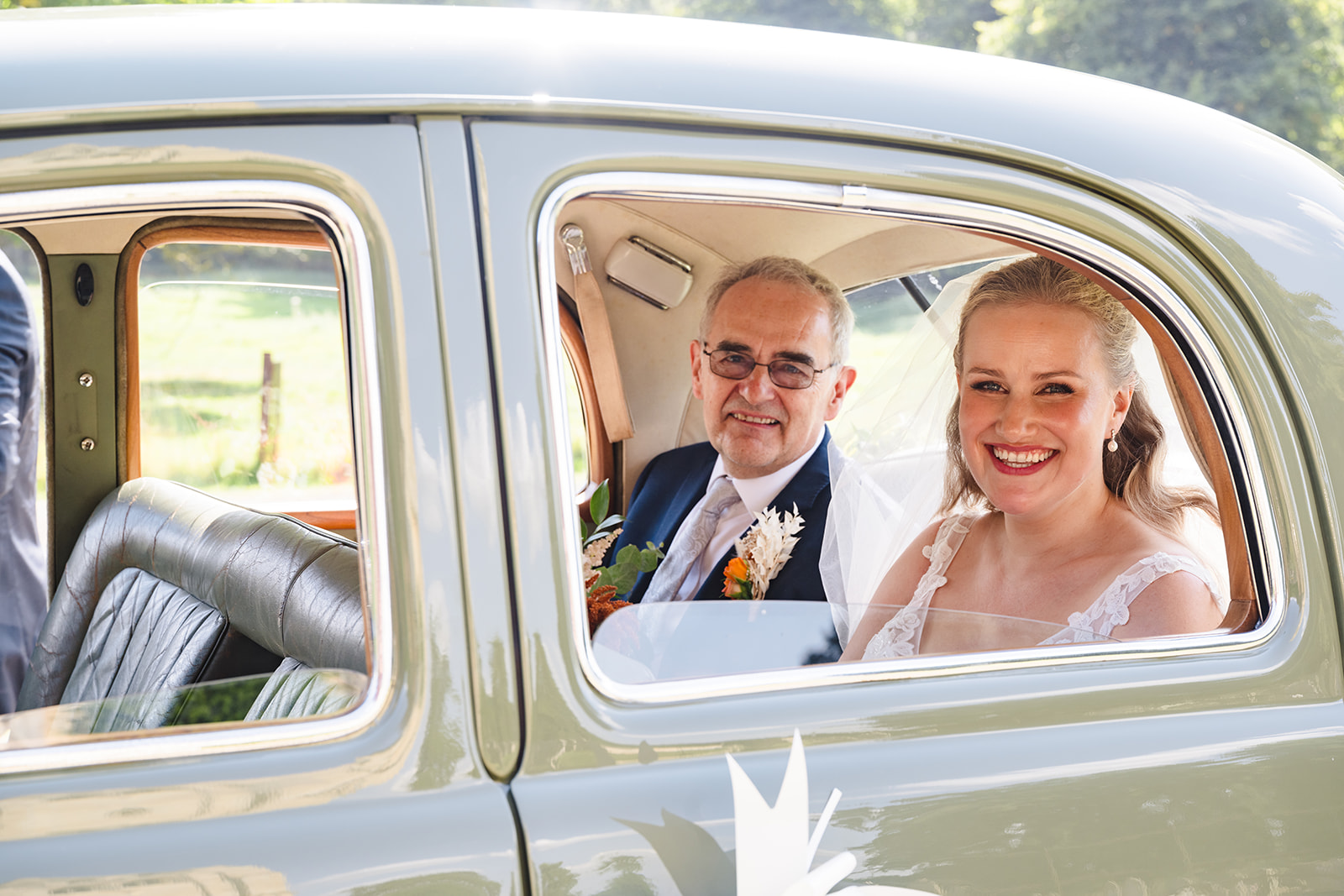 bride and her father waiting in the wedding car