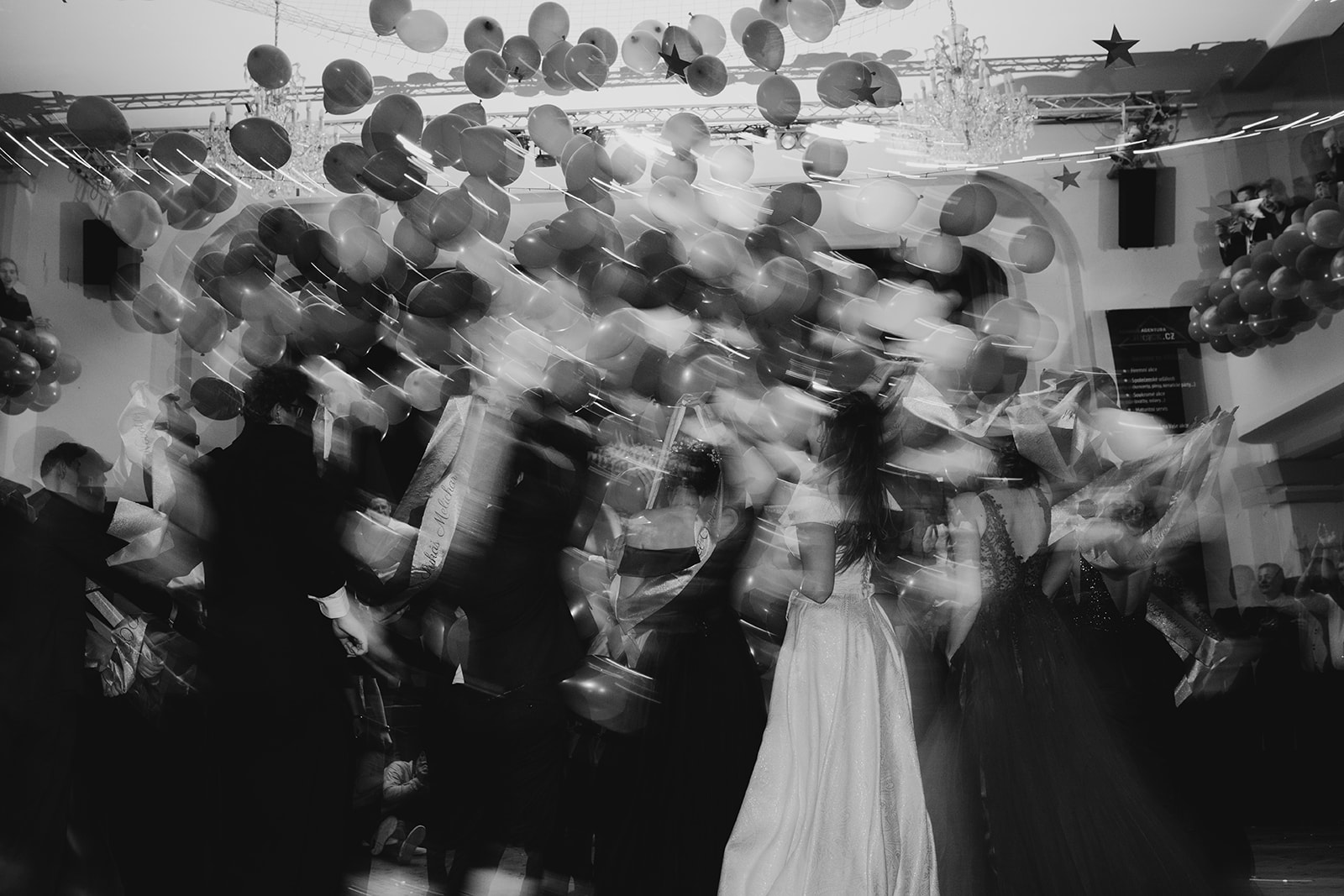 Maturitní ples odšerpování fotograf YOUNME Hub Manina Jakub
