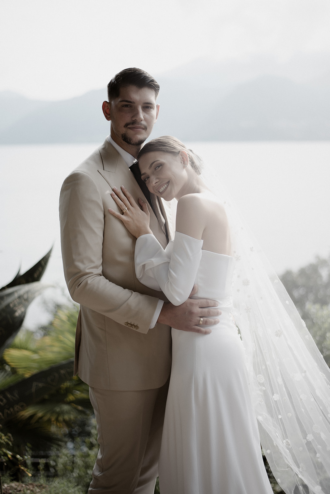 Lake Como couple elopement photoshoot in Villa Monastero, Varenna