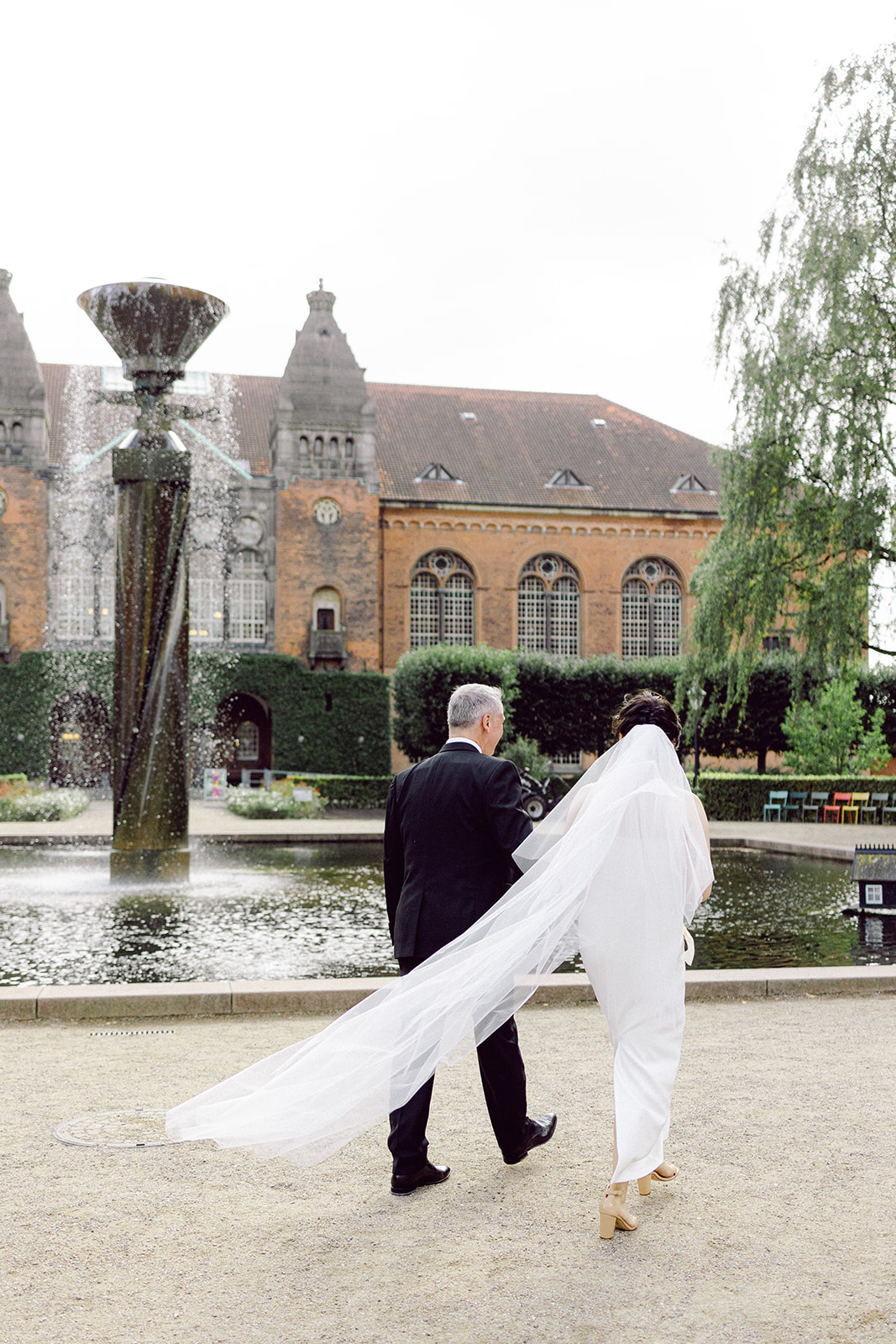 Bride and groom wedding session in copenhagen