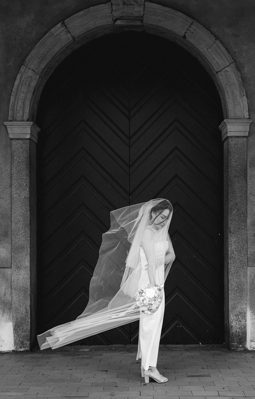 bride portrait fine art in copenhagen black and white romantic timeless