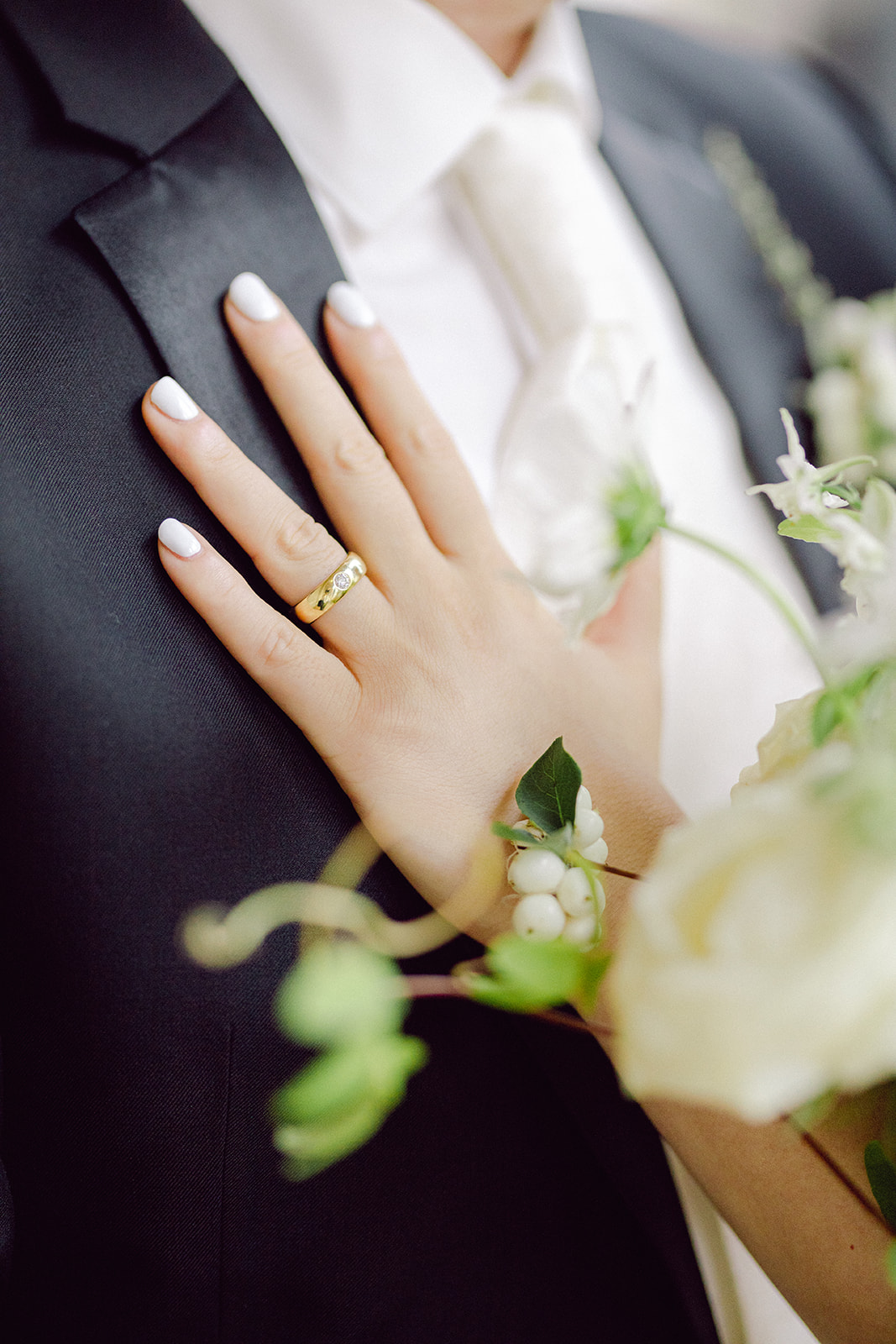 detailed shots of wedding ring