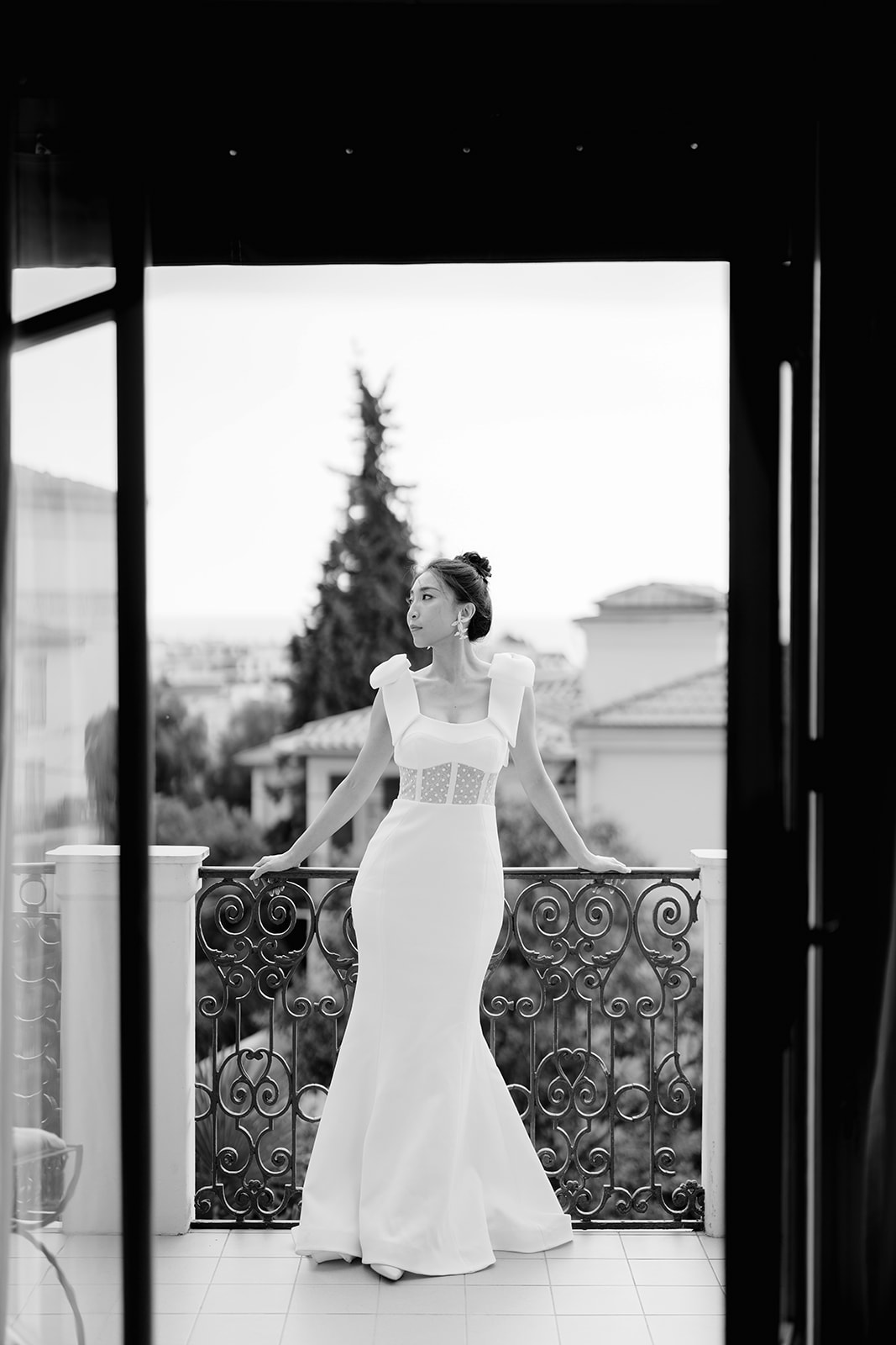 bride on the balcony in black and white