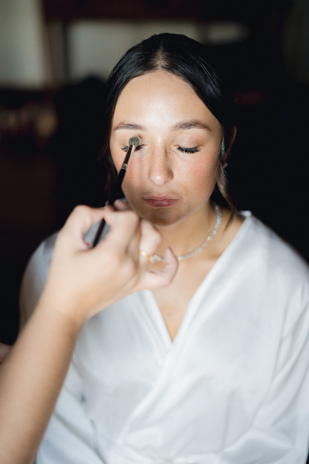 The beginning of the bride's eye makeup