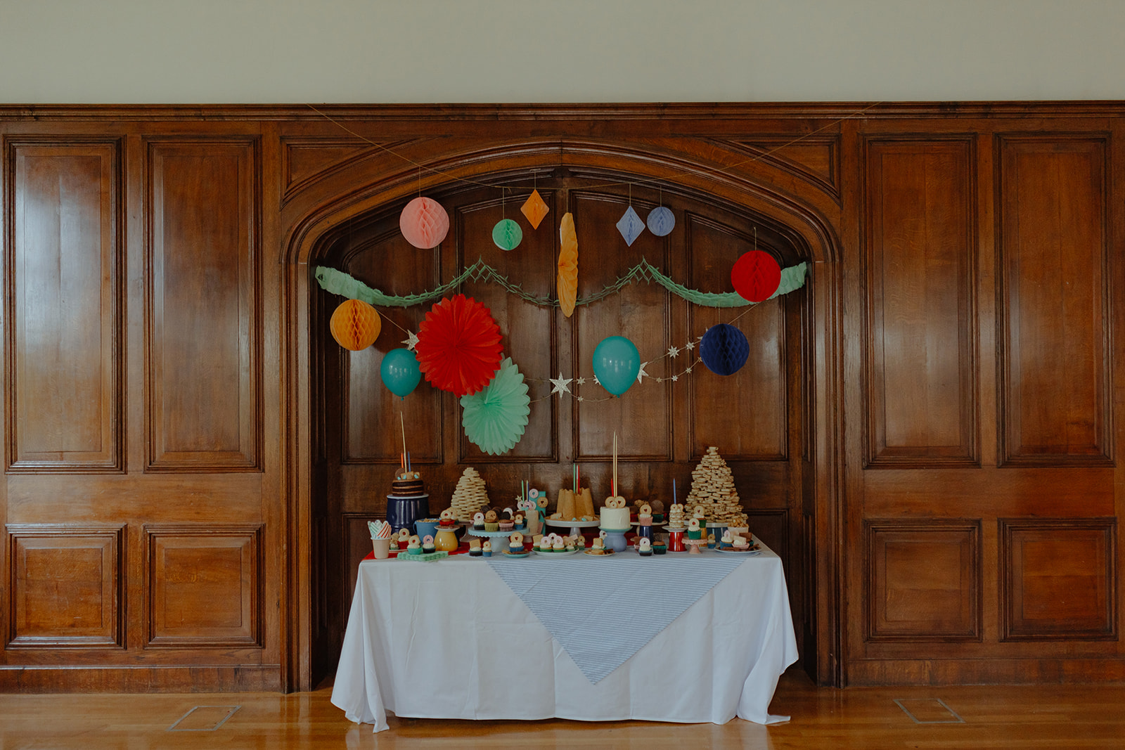 wedding cake display by frances quinn
