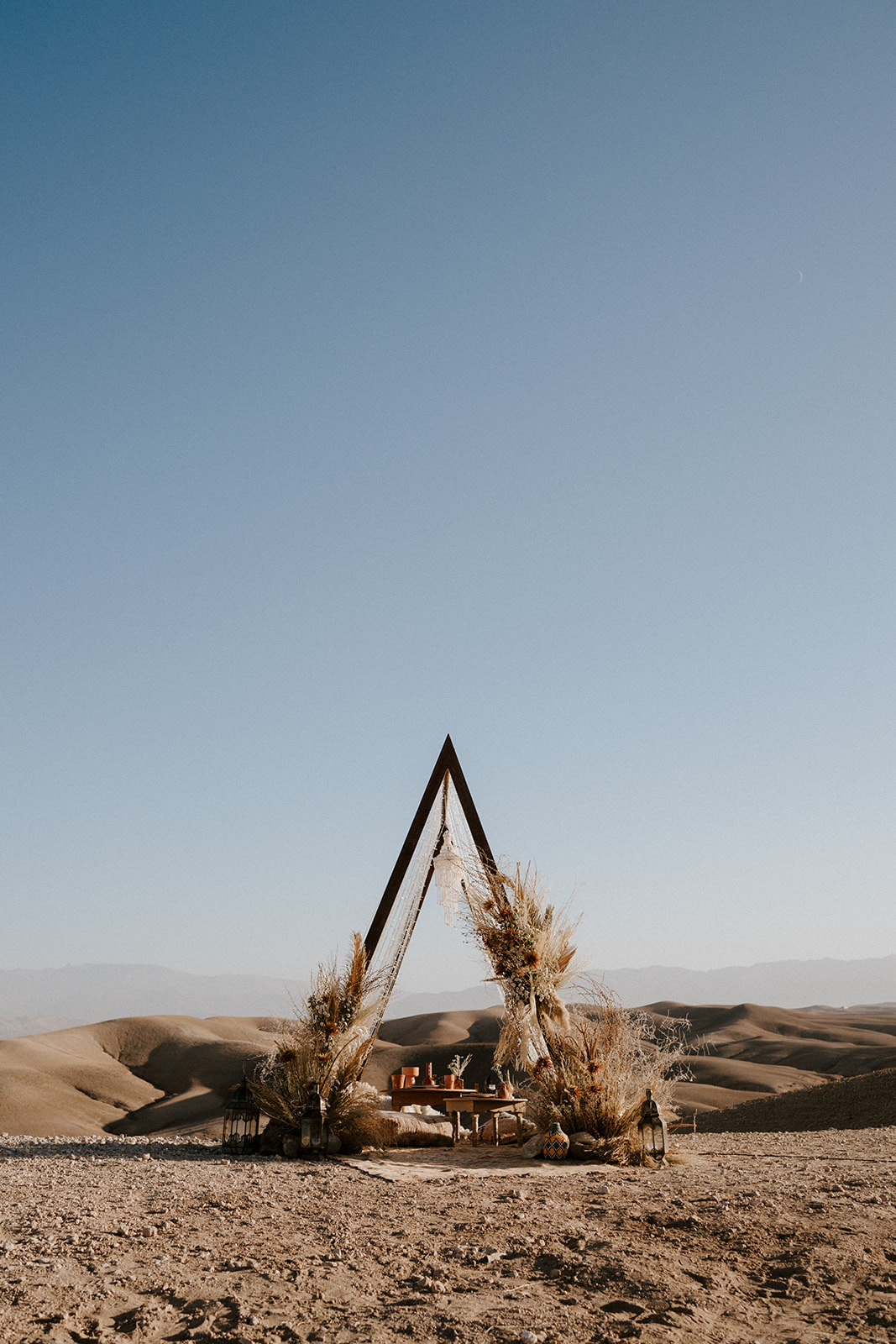agafay desert ceremony with neutral dried florals