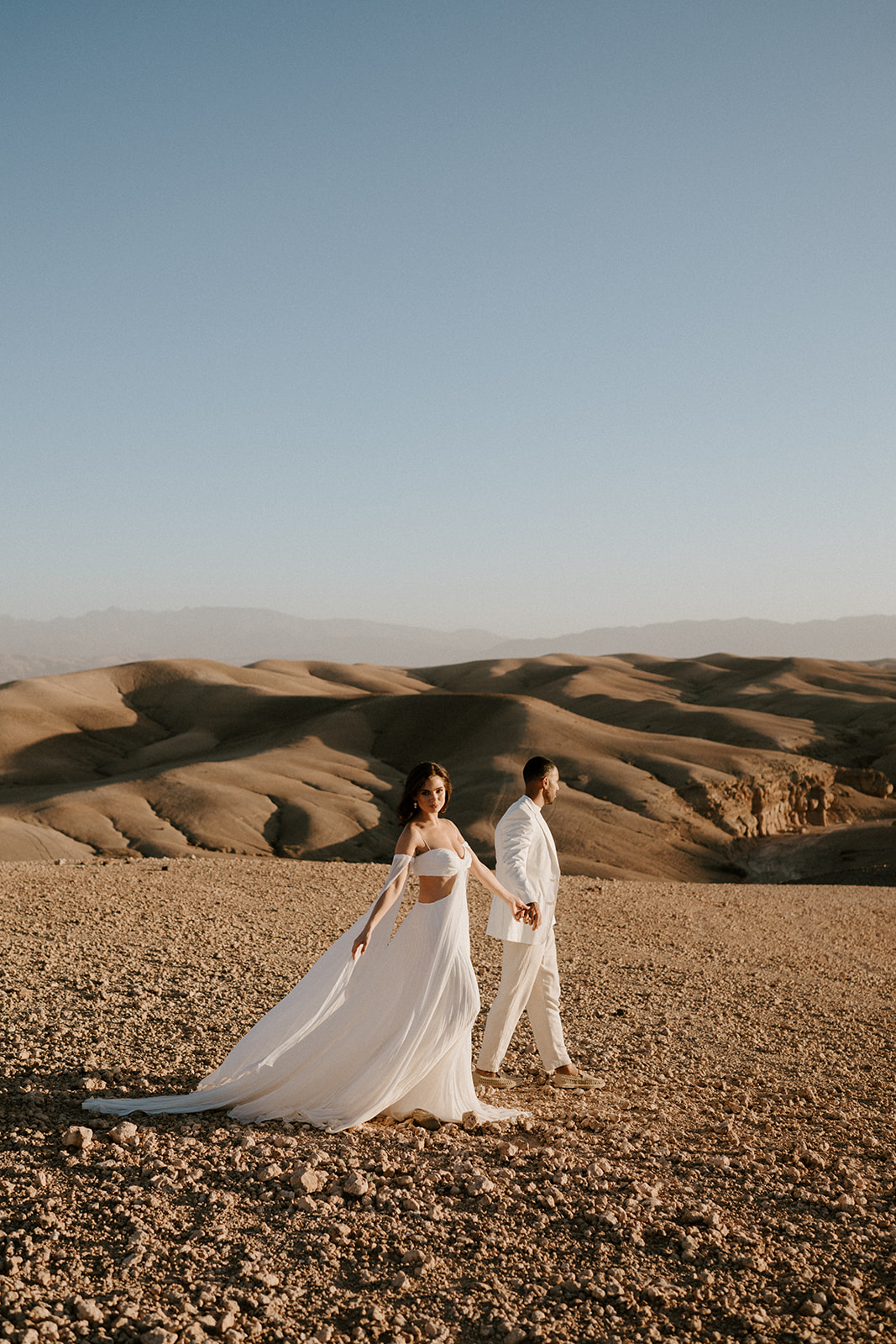 bride and groom eloping at be agafay desert in marrakesh