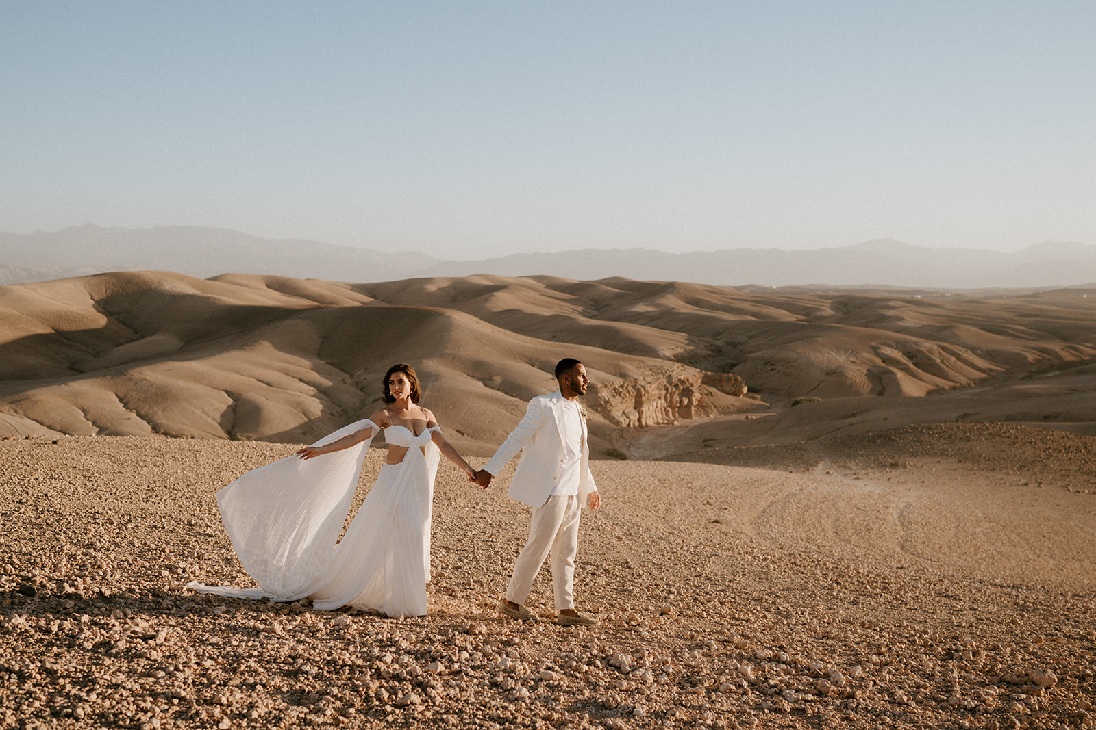 bride and groom eloping at be agafay desert in marrakesh