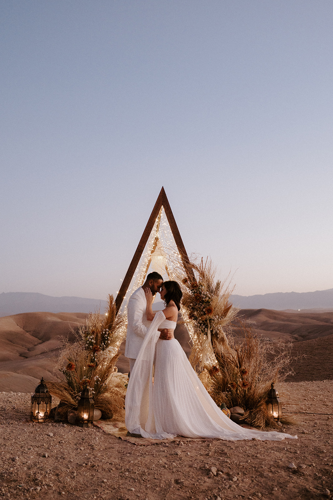 bride and groom eloping in agafay desert