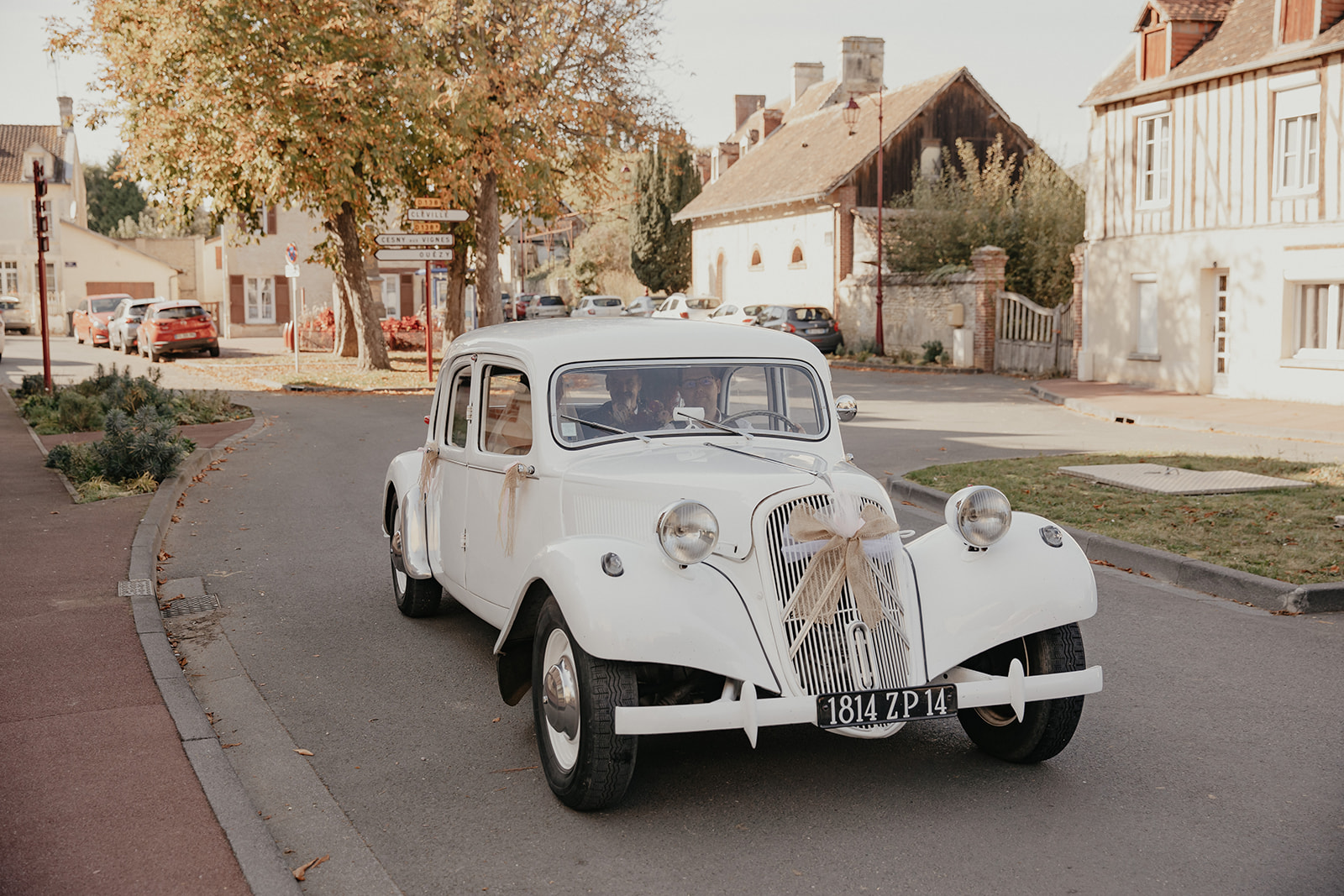 Un couple normand décide de se marier en automne sur un thème vintage.