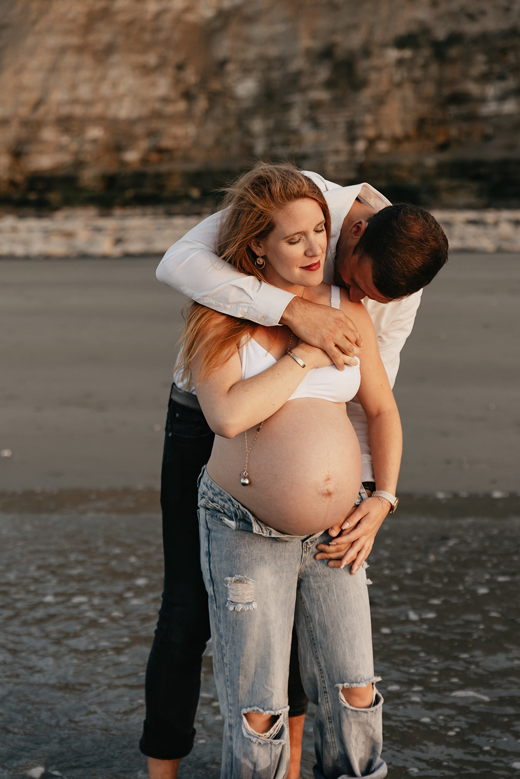 Des photos en amoureux, en attendant bébé, lors d'une balade sur les plages du Contentin. 