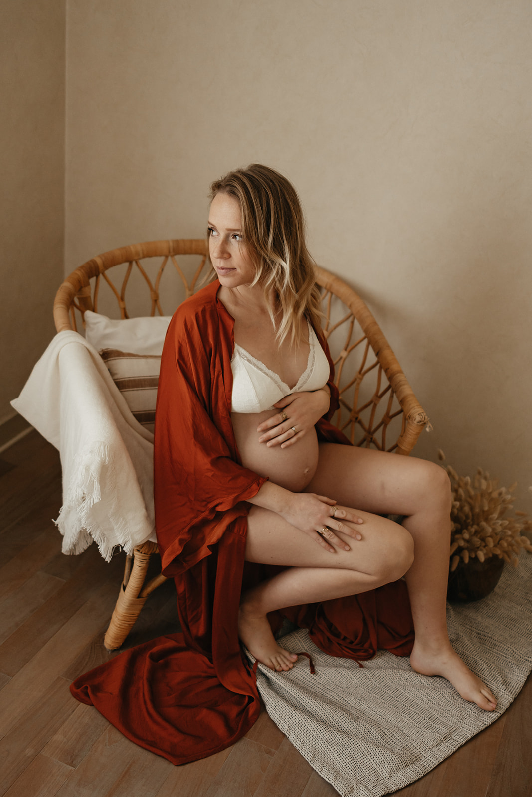 Une séance photo grossesse, au home studio en Normandie, pour raconter l'histoire de son corps.