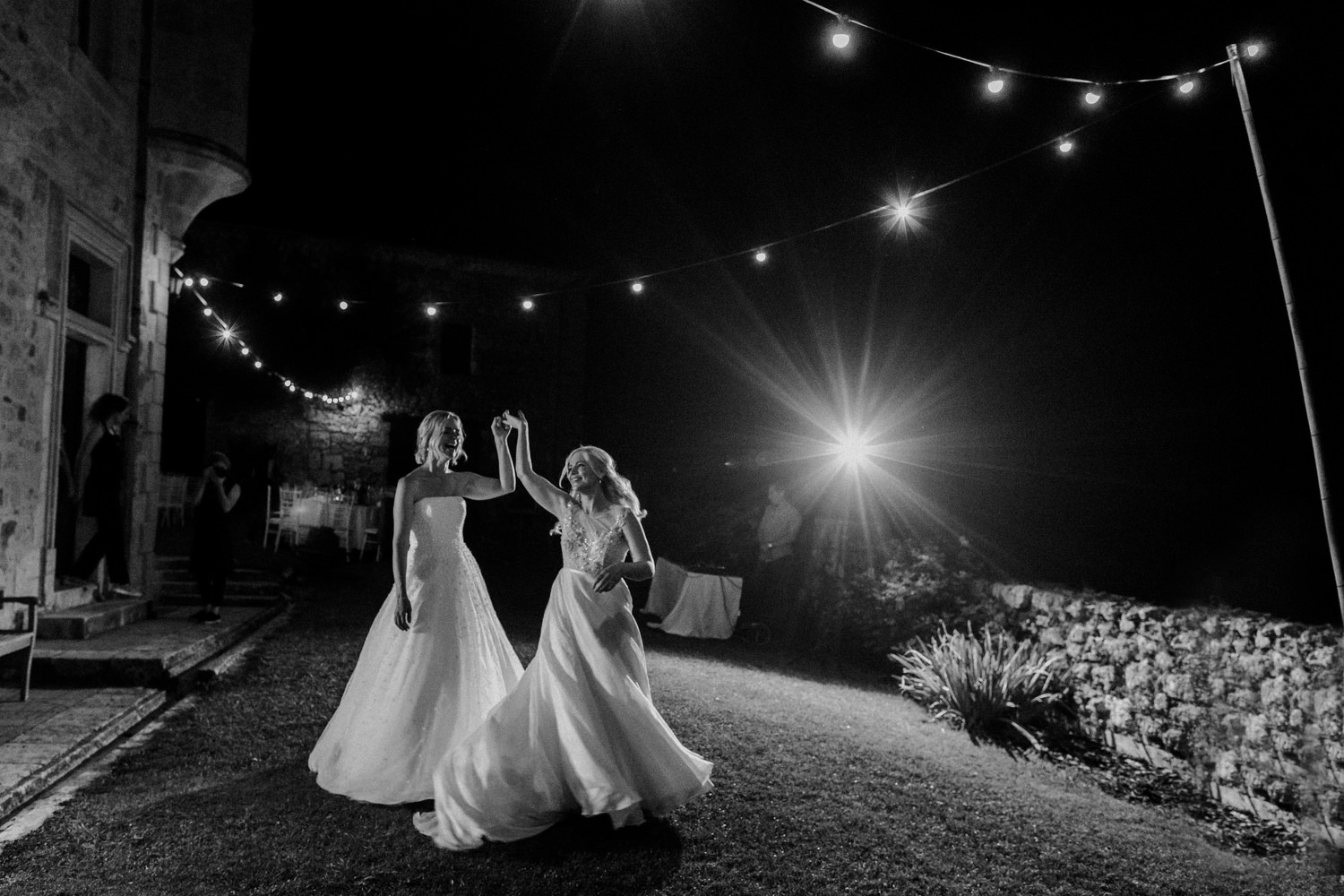 first dance at night at chateau de lisse