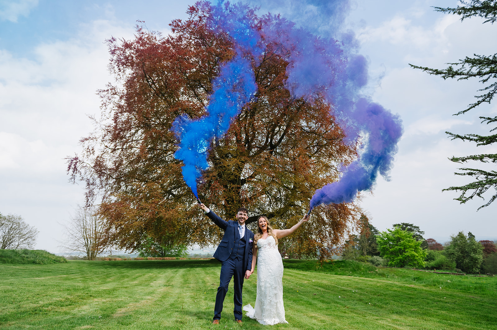 Jess and Kieran’s wedding at beautiful Bredenbury Court Barns was so much fun!